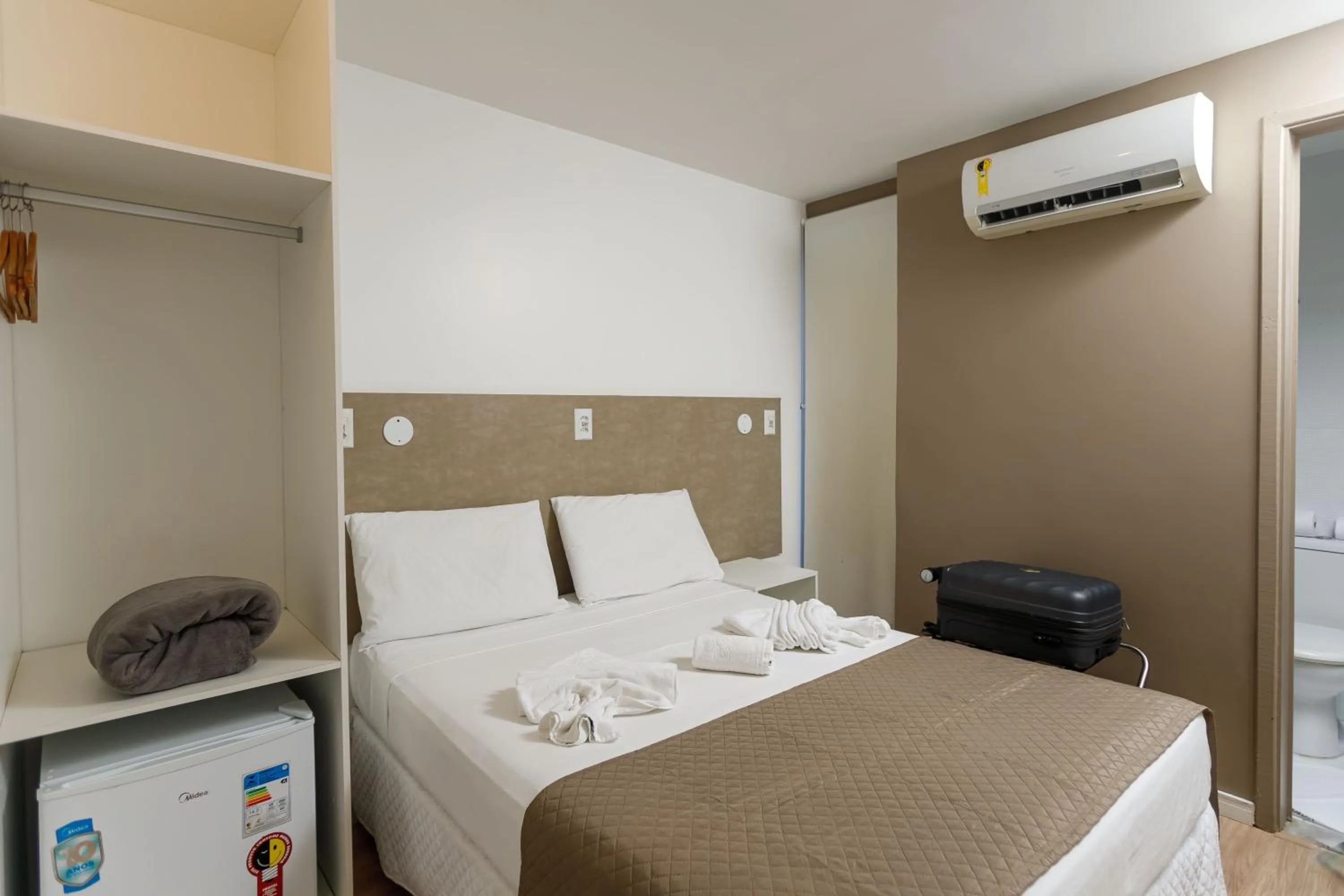 Bed in Zuza Slim Suítes