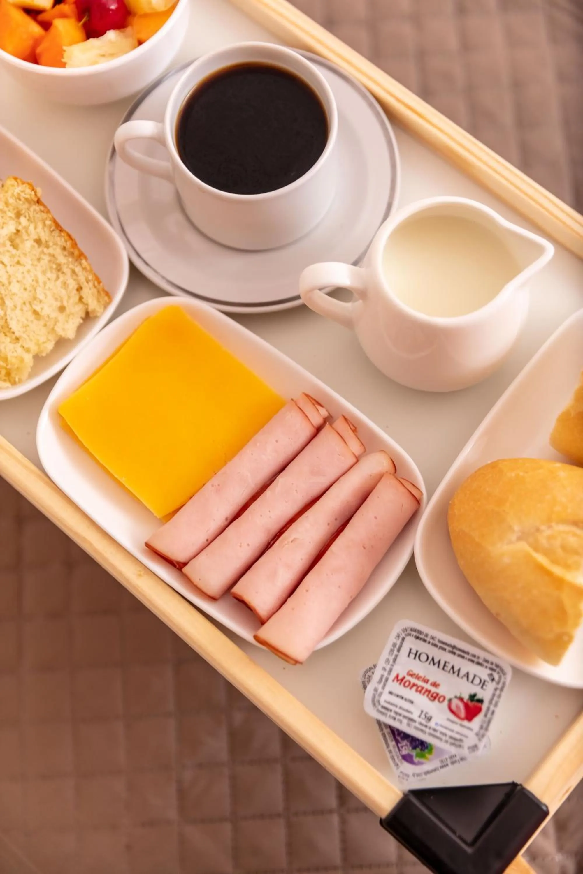 Continental breakfast in Zuza Slim Suítes