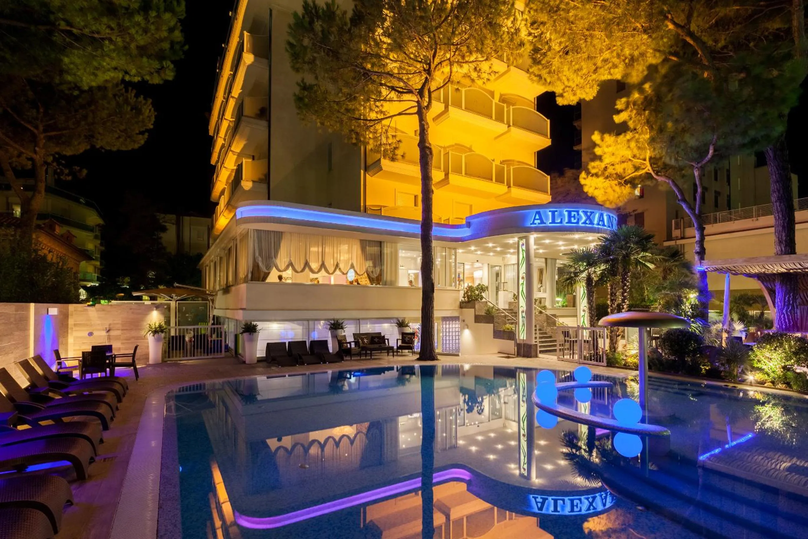 Property building in Hotel Alexander