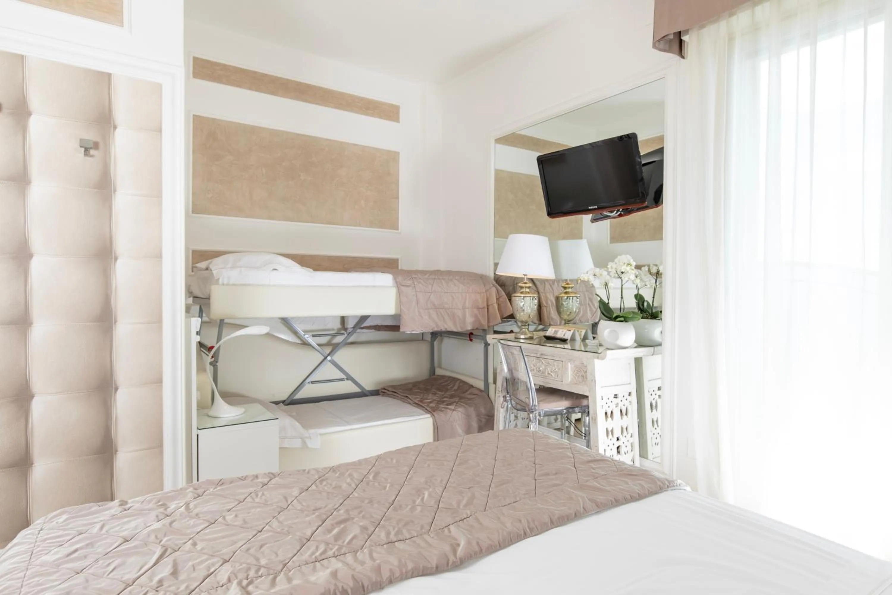 Bed in Hotel Alexander