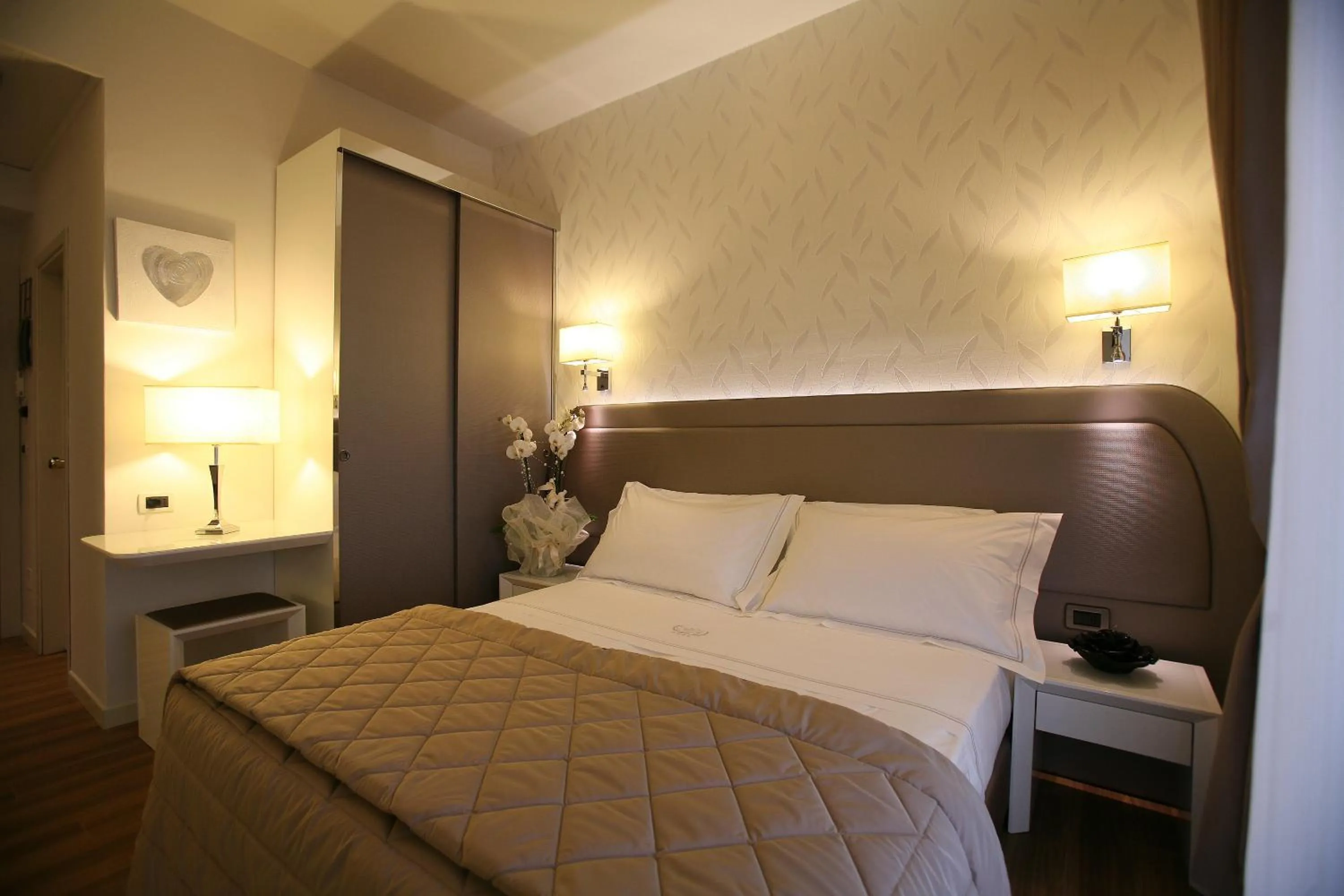 Bed in Hotel Alexander