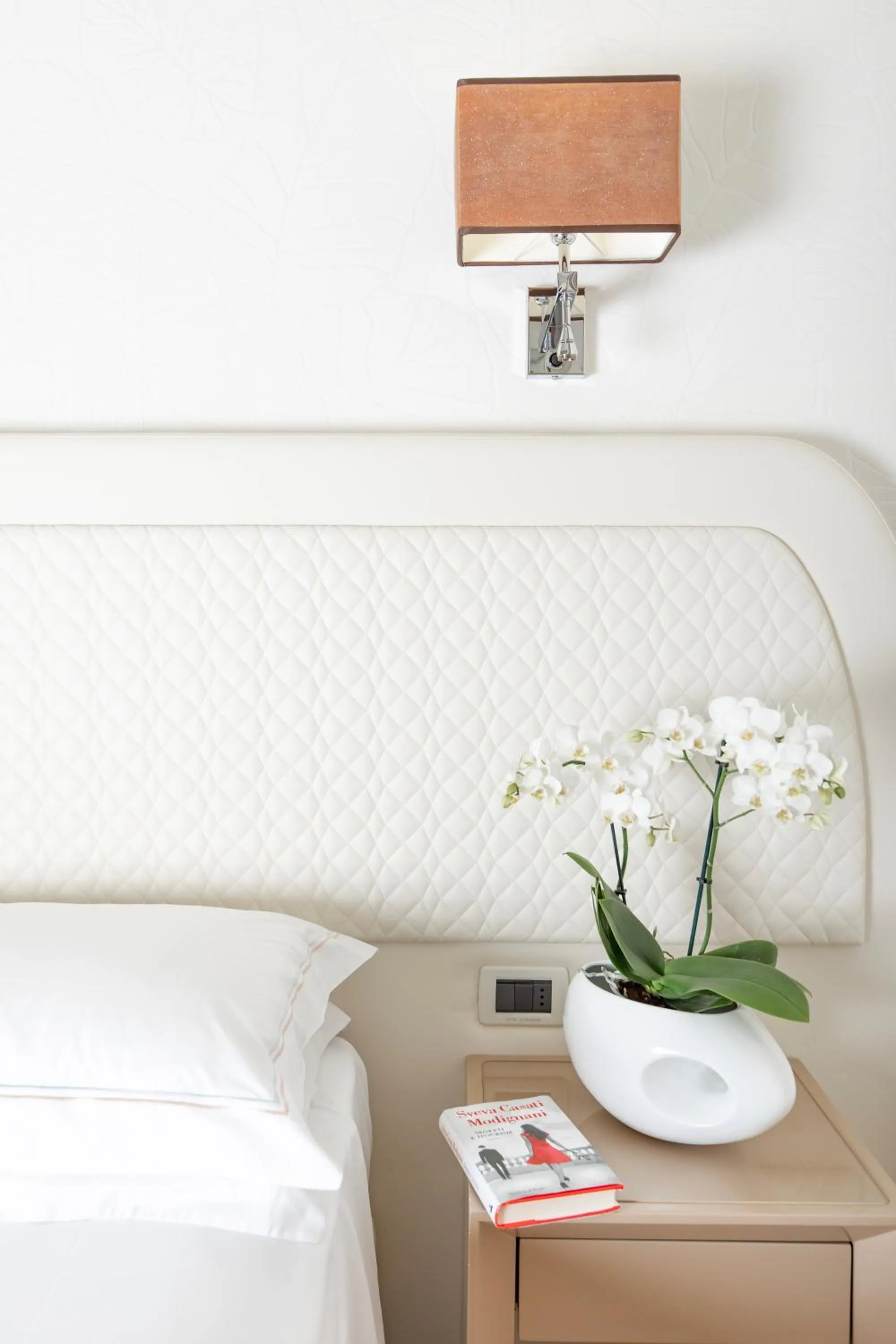 Bed in Hotel Alexander