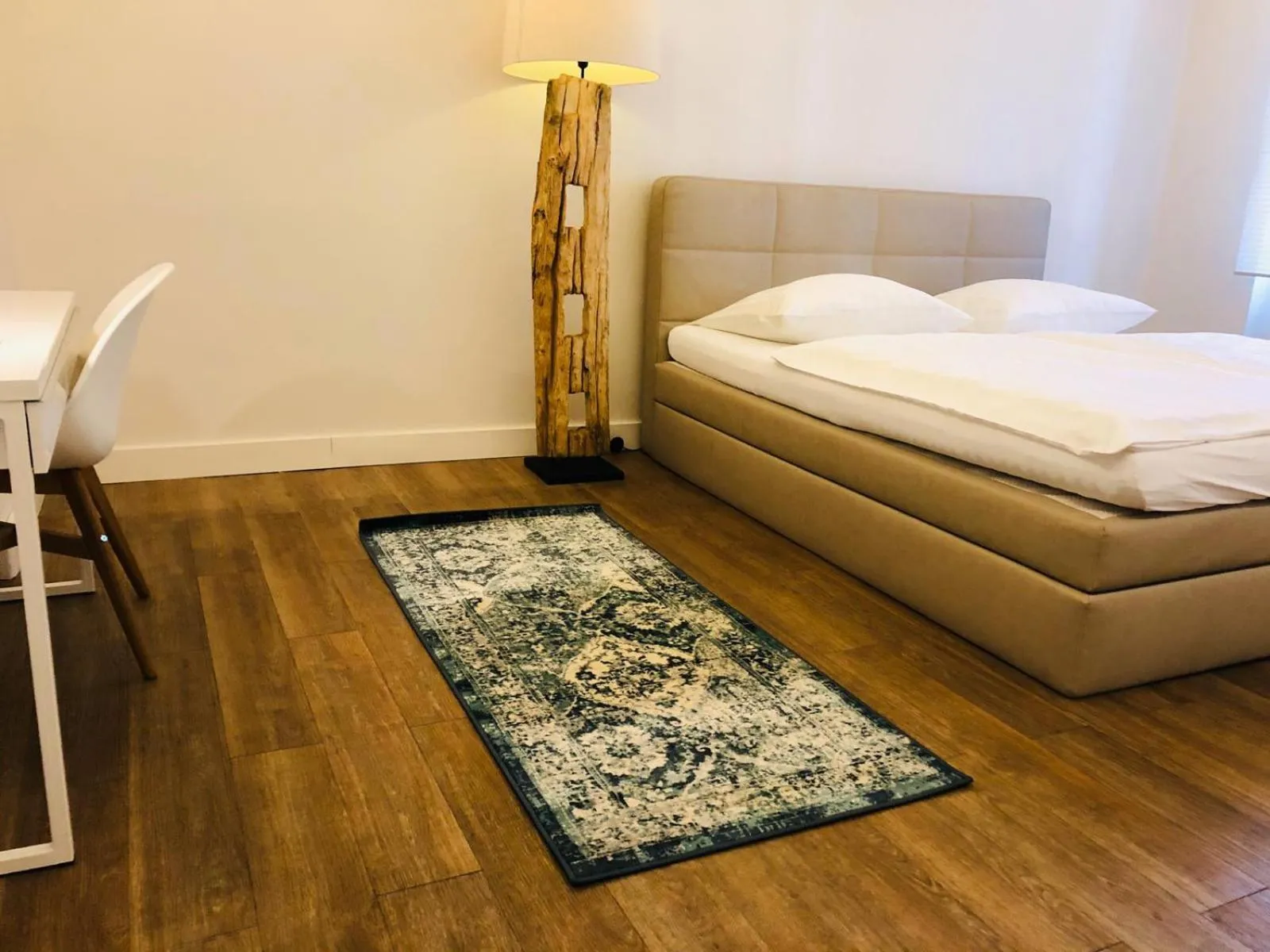 Bedroom, Bed in Jasper's Boutique Hotel