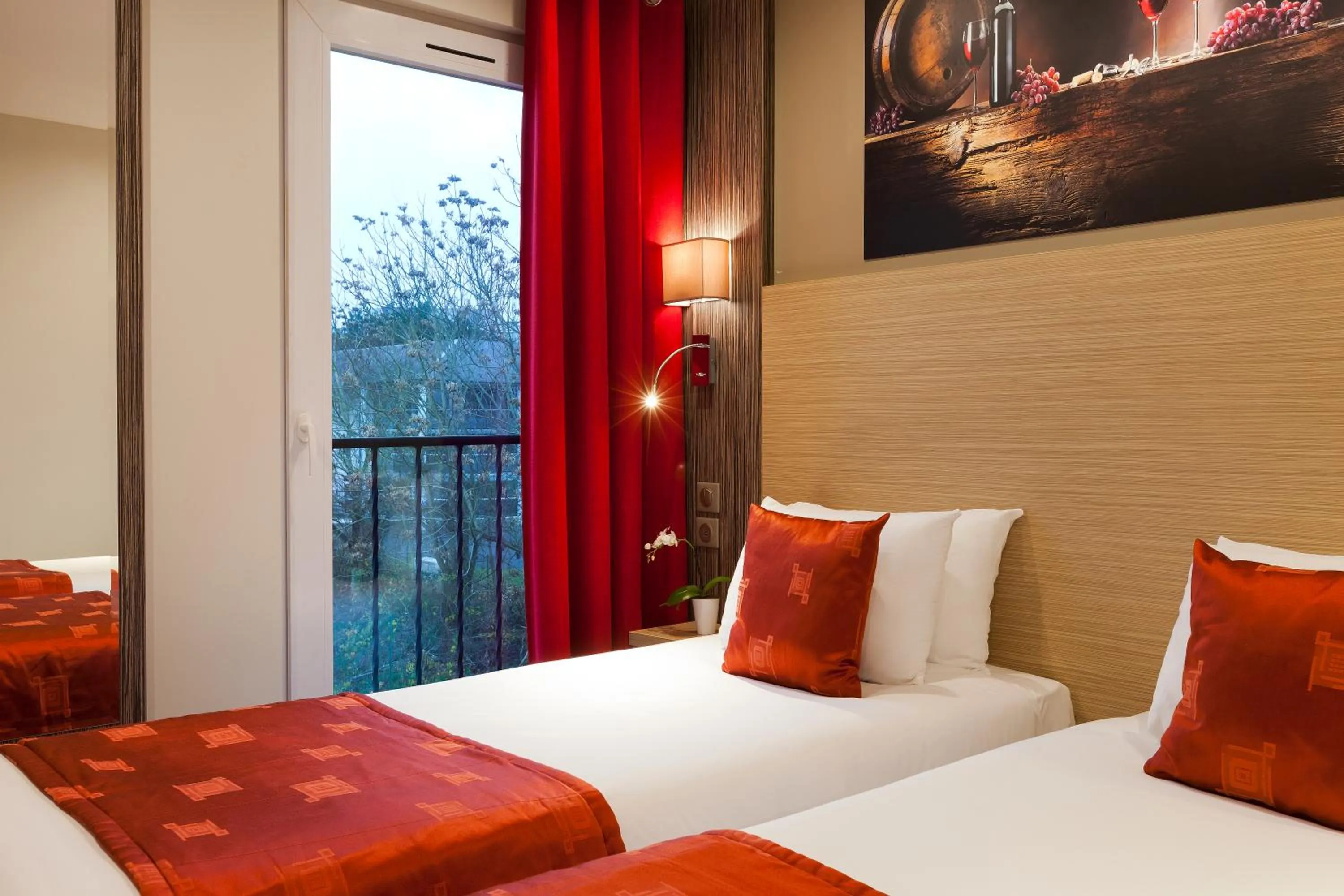 Photo of the whole room, Bed in Comfort Hotel Orléans Olivet Provinces