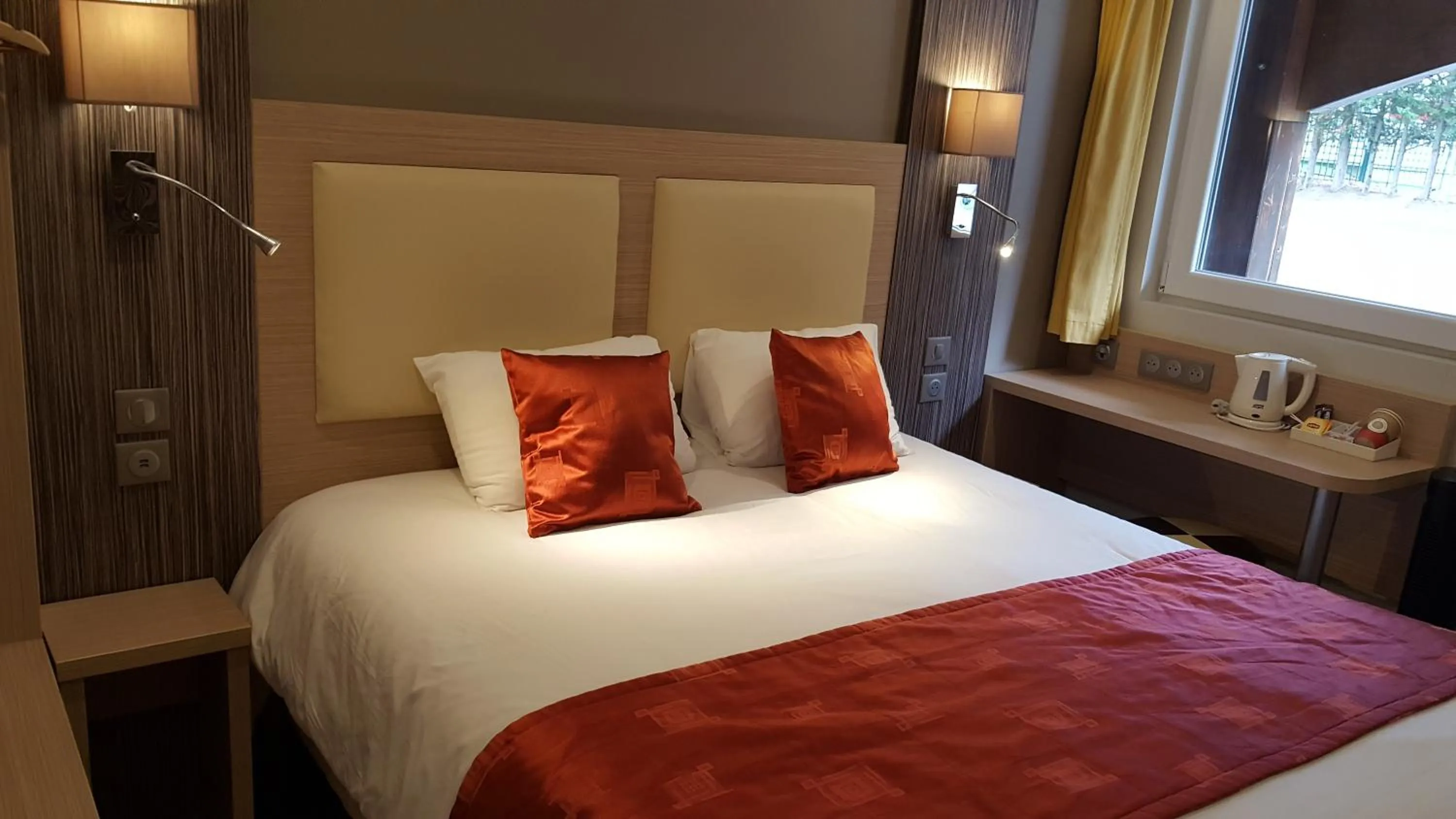 Photo of the whole room, Bed in Comfort Hotel Orléans Olivet Provinces
