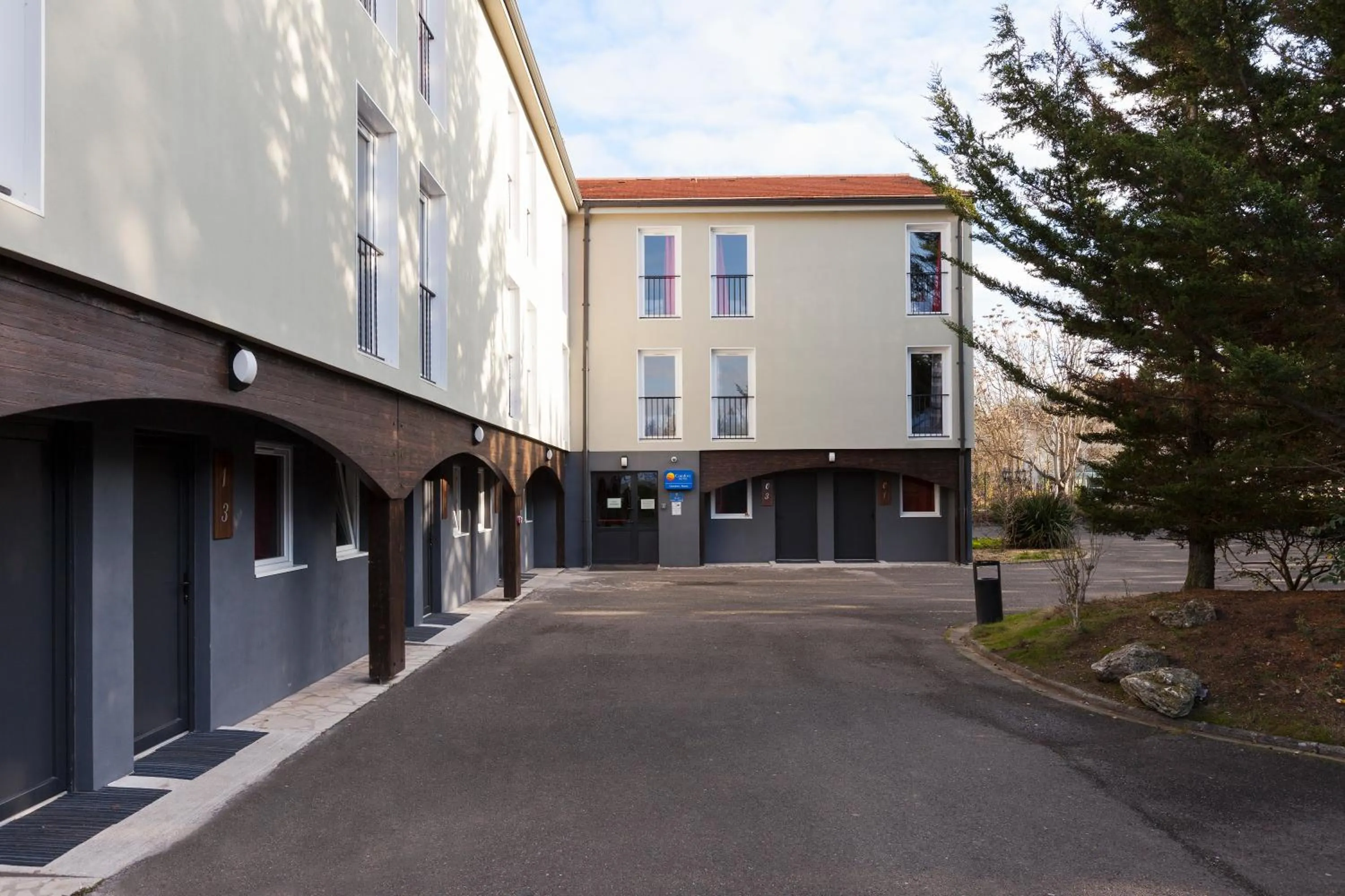 Facade/entrance in Comfort Hotel Orléans Olivet Provinces