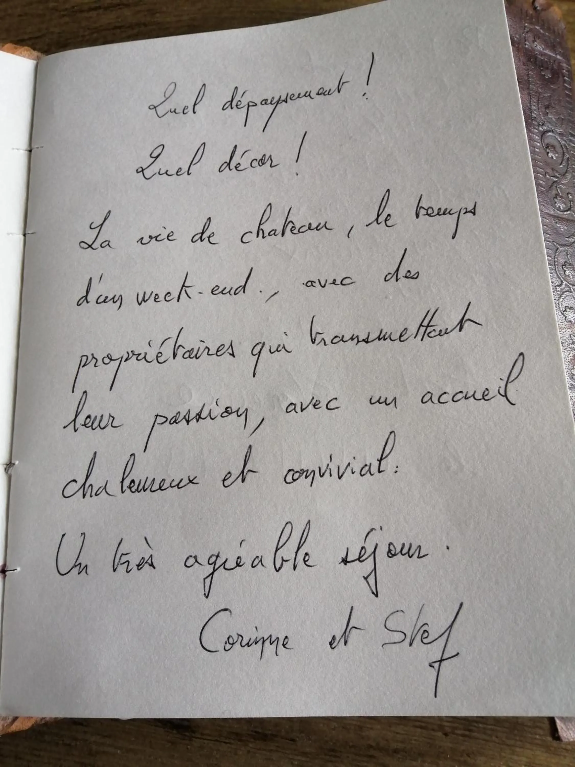 group of guests in Suite Médiévale 40m2 chambre d' hôte du Mas Fabrègue