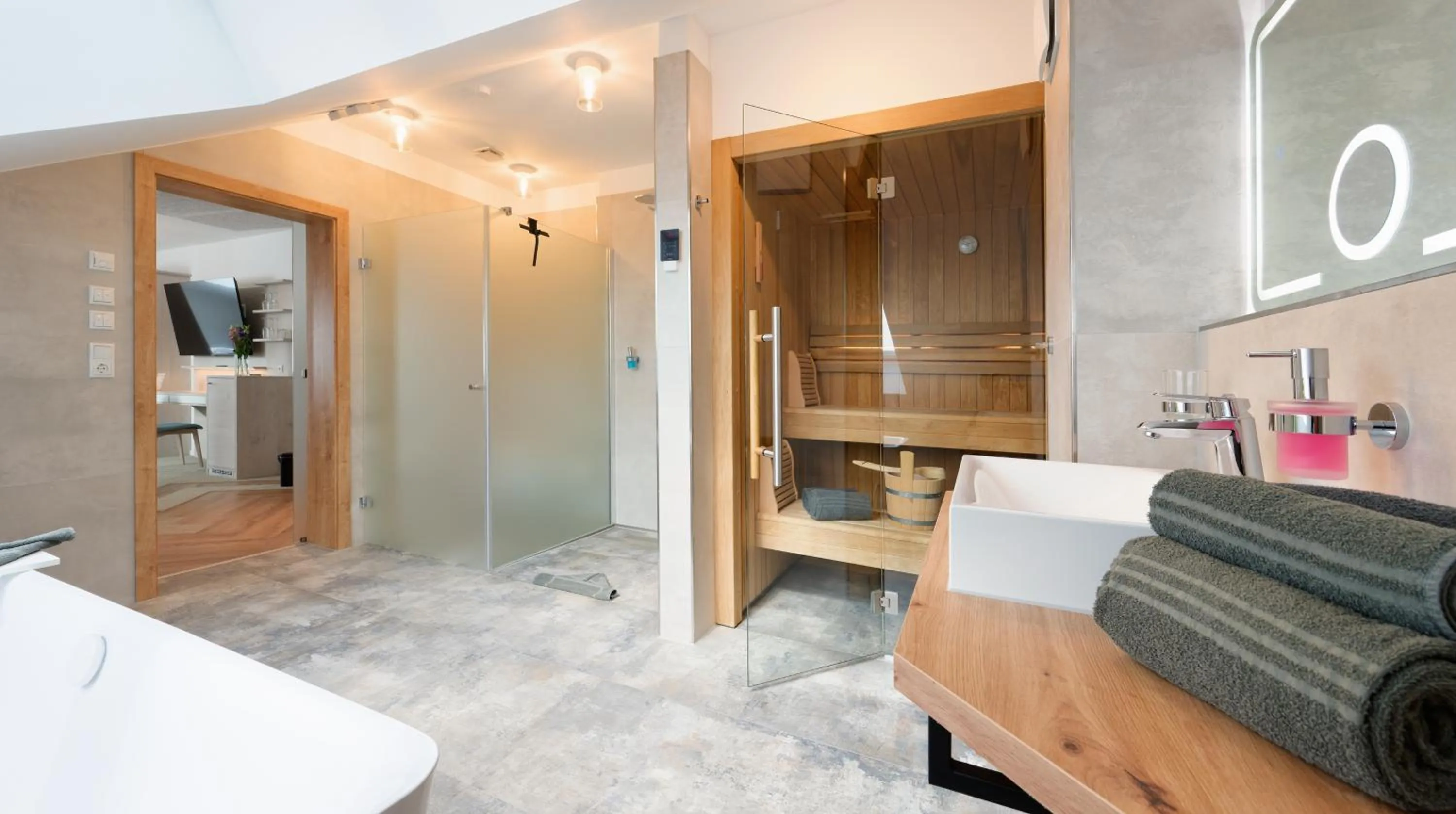 Bathroom, Bed in Hotel Schluister Park