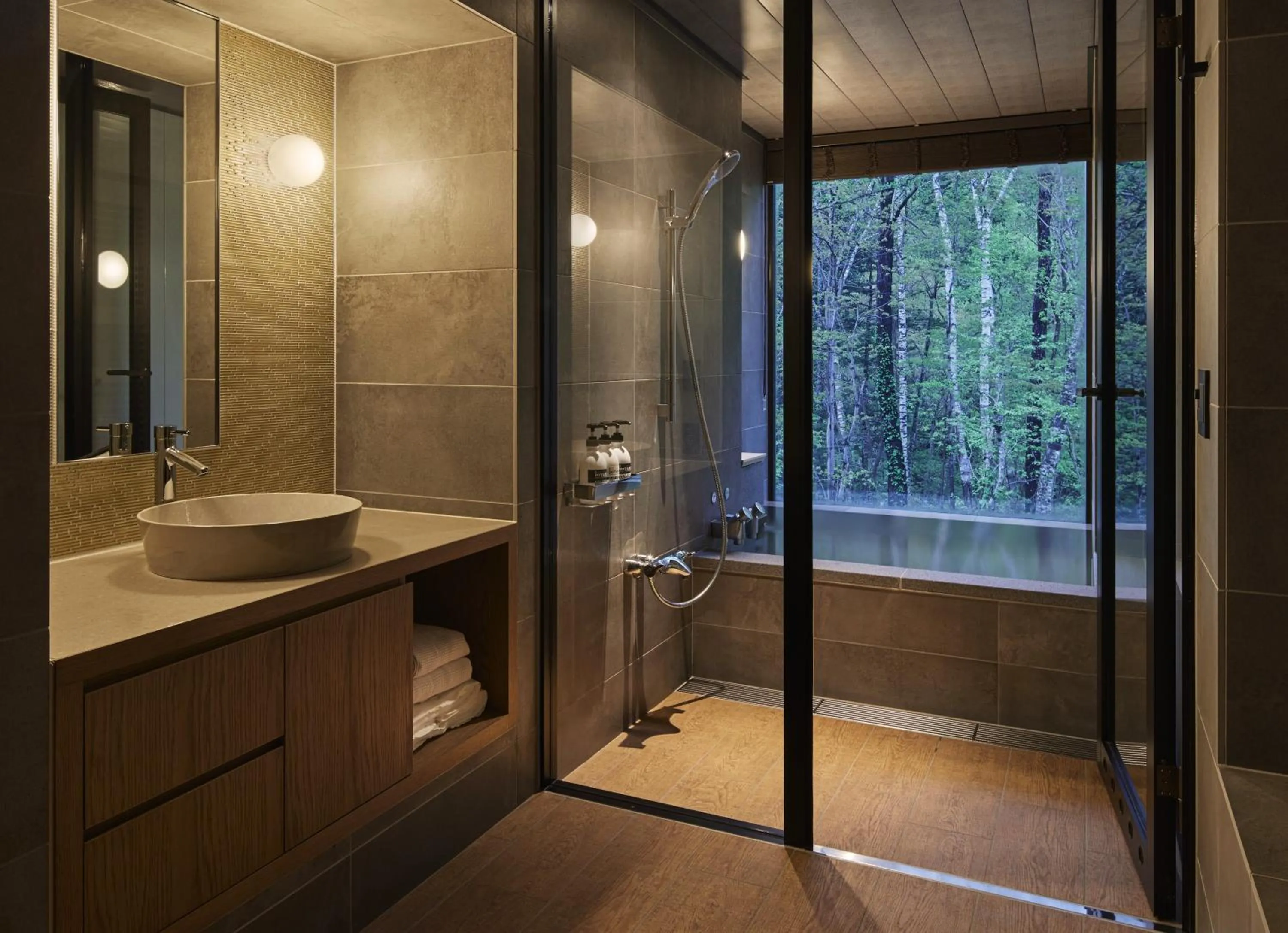 Hot Spring Bath in Okujozankei Onsen Kasho Gyoen