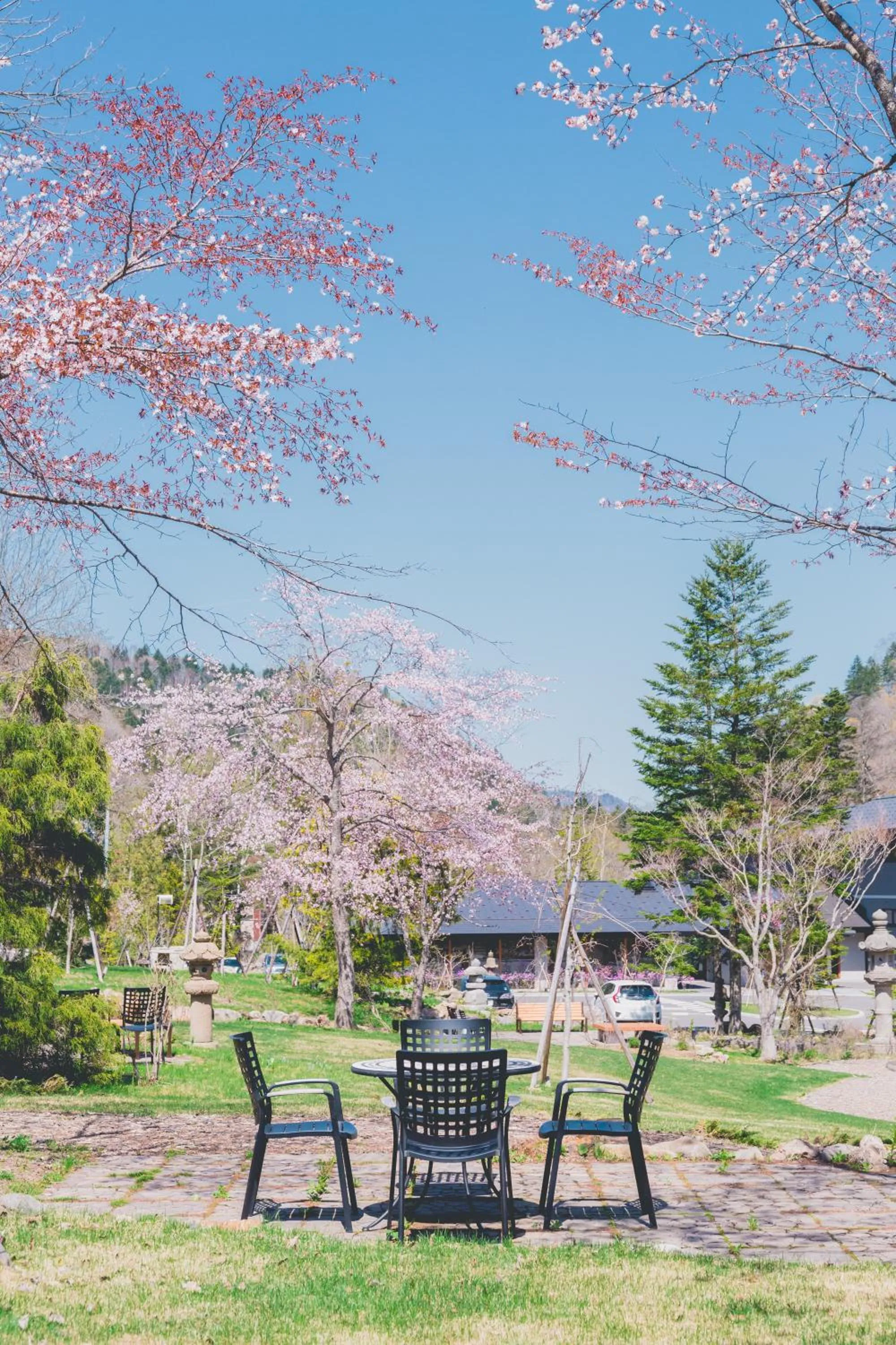 Spring in Okujozankei Onsen Kasho Gyoen