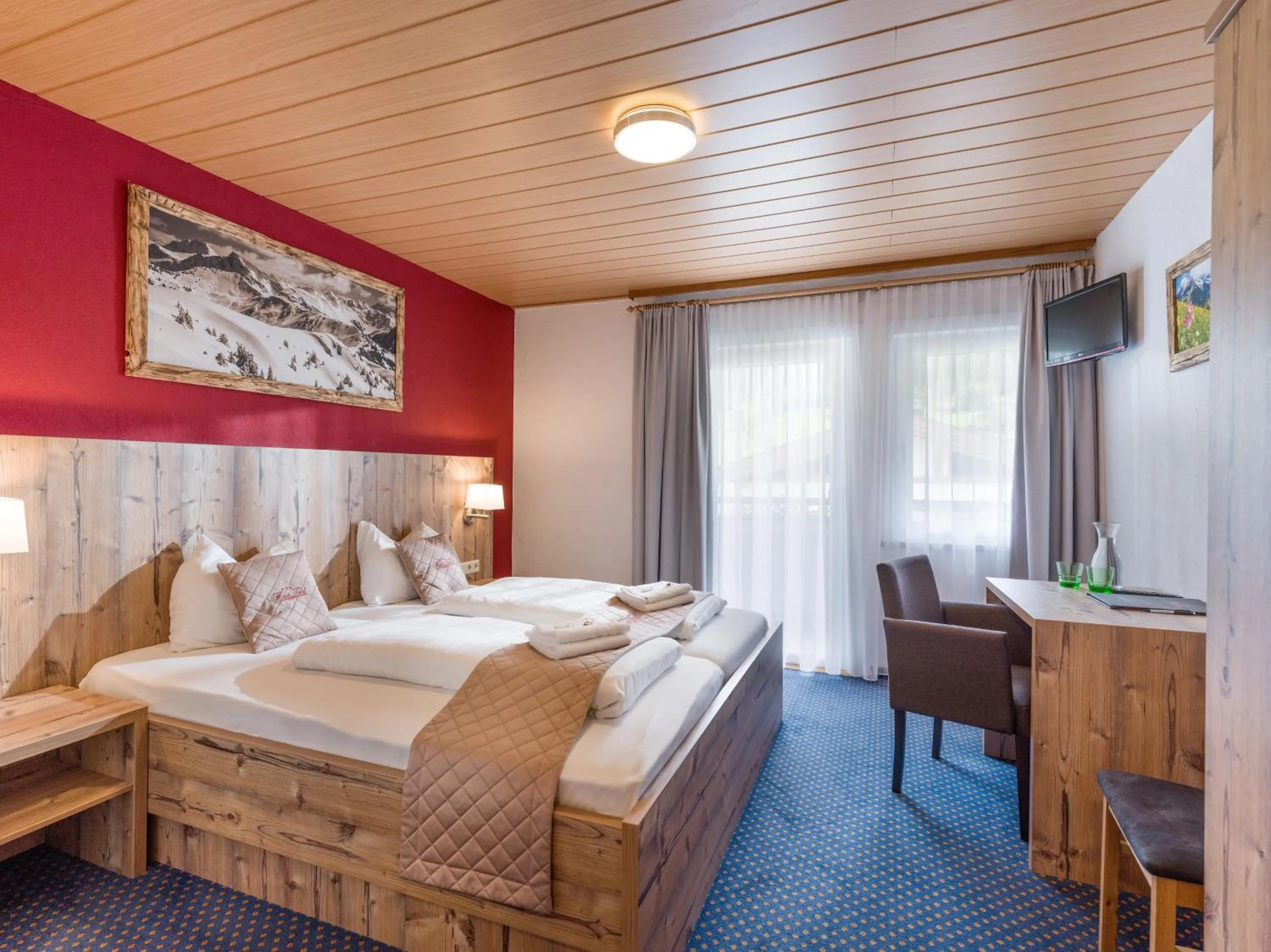 Photo of the whole room, Bed in Haus Tirol