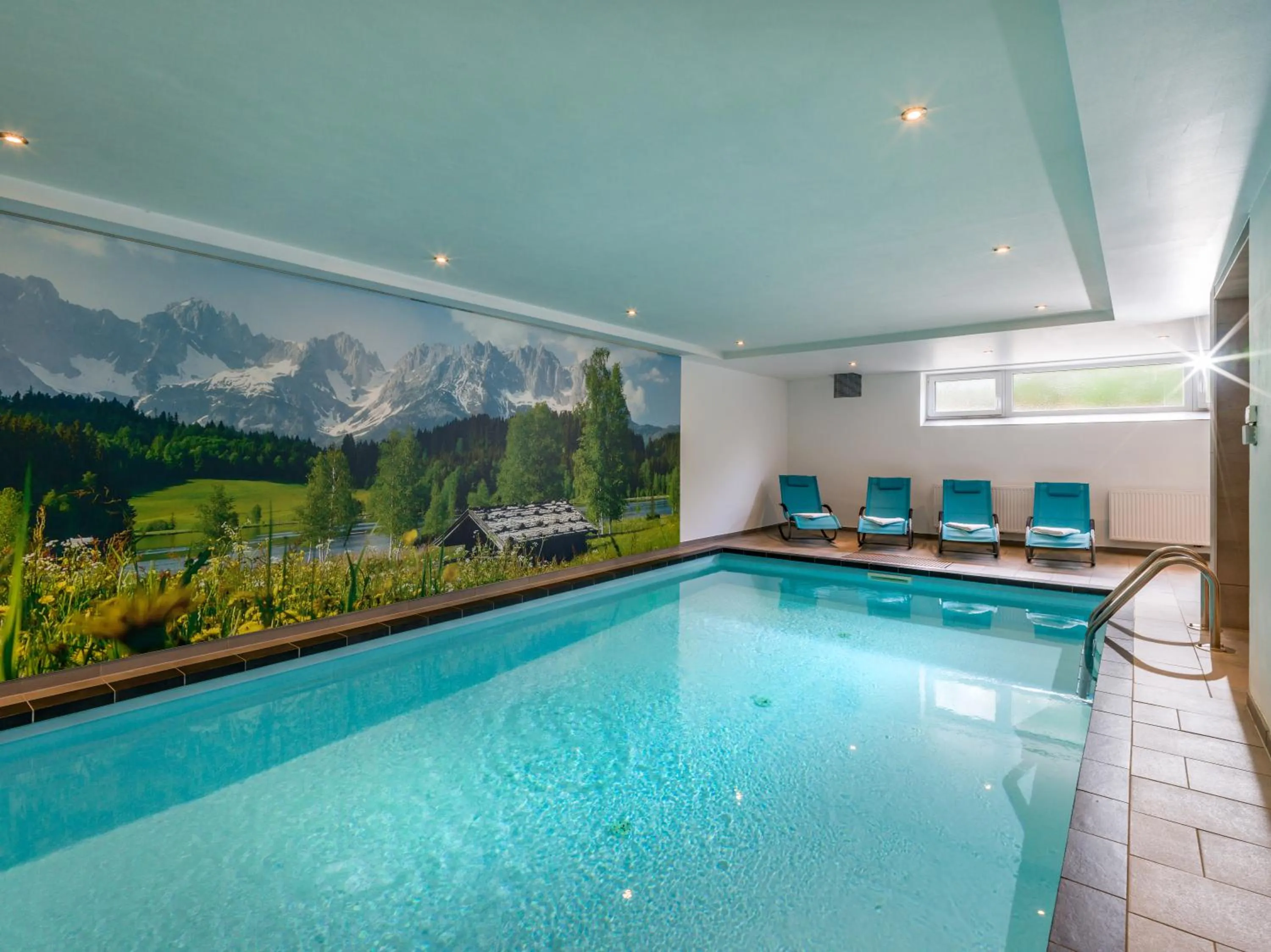 Swimming pool in Haus Tirol