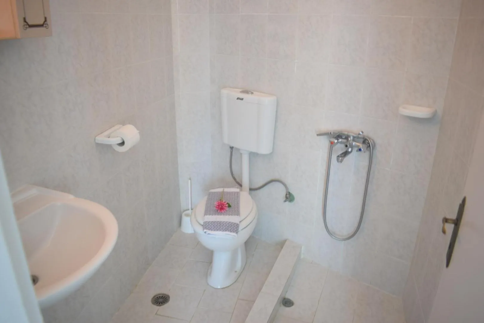 Shower in Mirto Beach Hotel & Restaurant