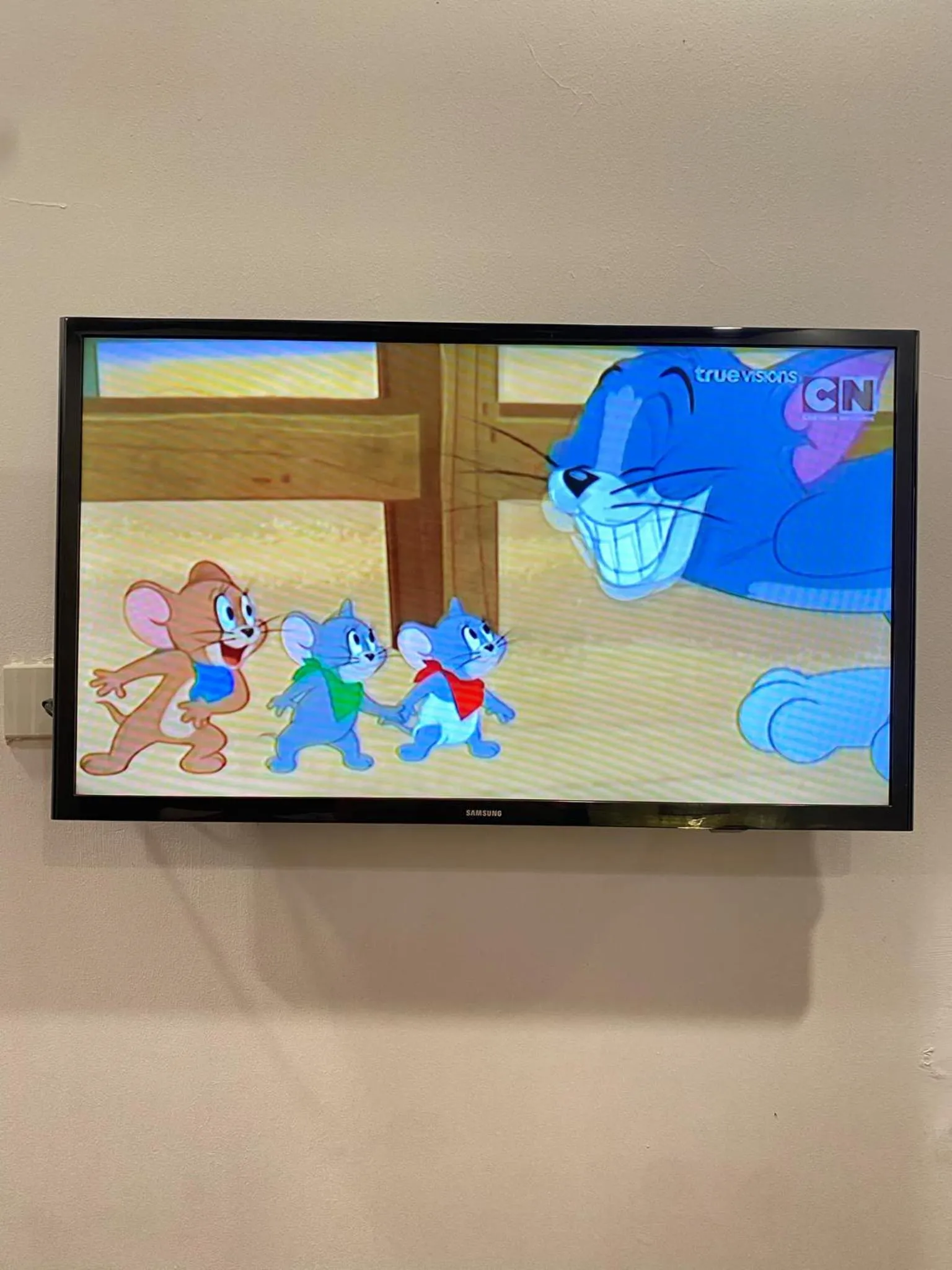 TV and multimedia in Luang Prabang Villa Sirikili River View