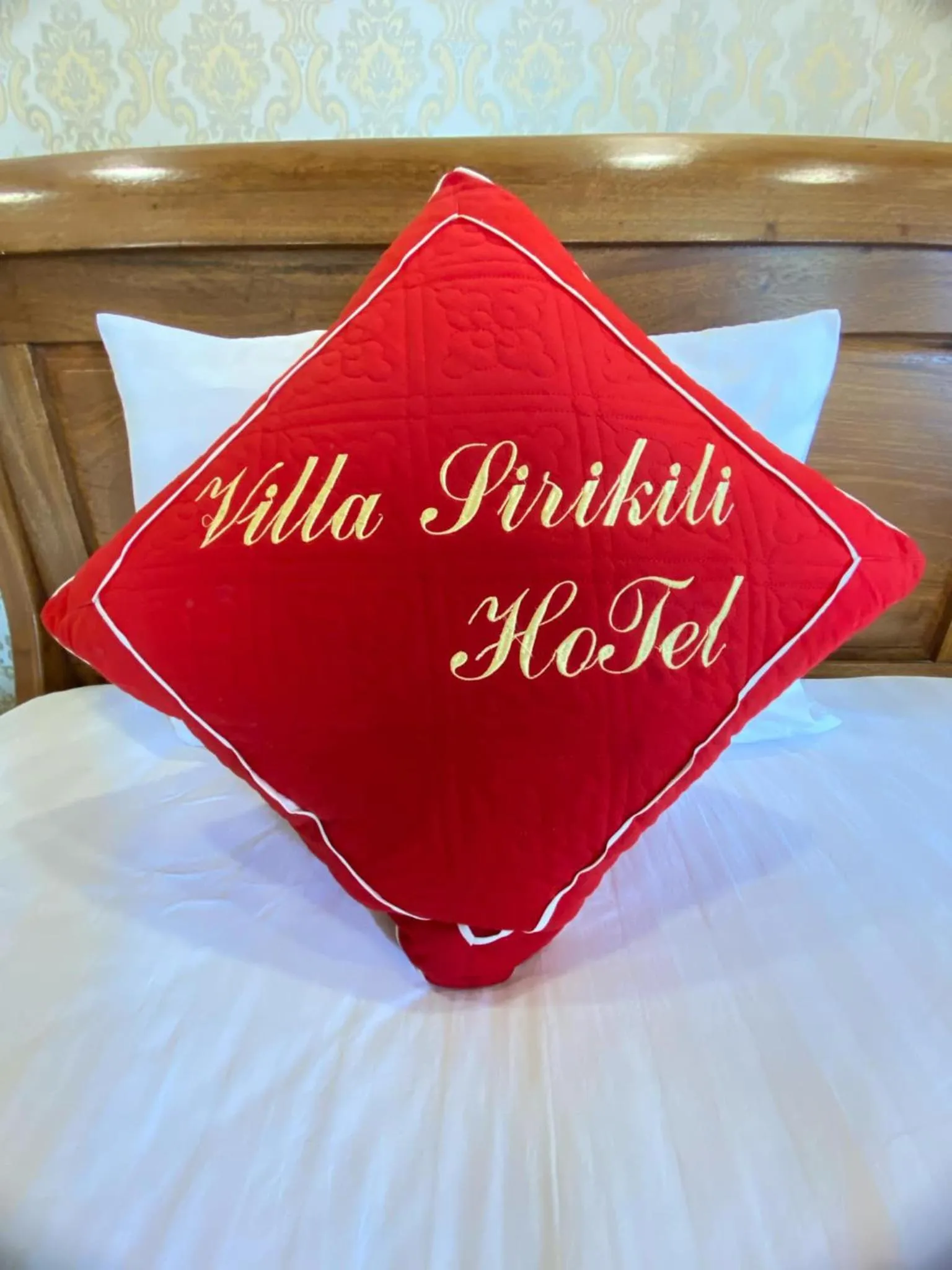 Bed in Luang Prabang Villa Sirikili River View