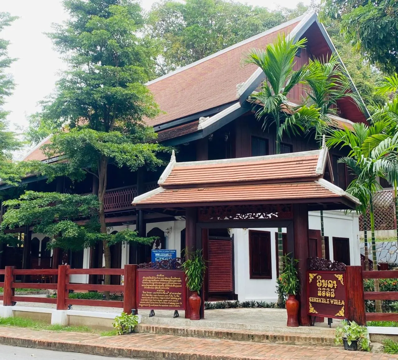 Property building in Luang Prabang Villa Sirikili River View
