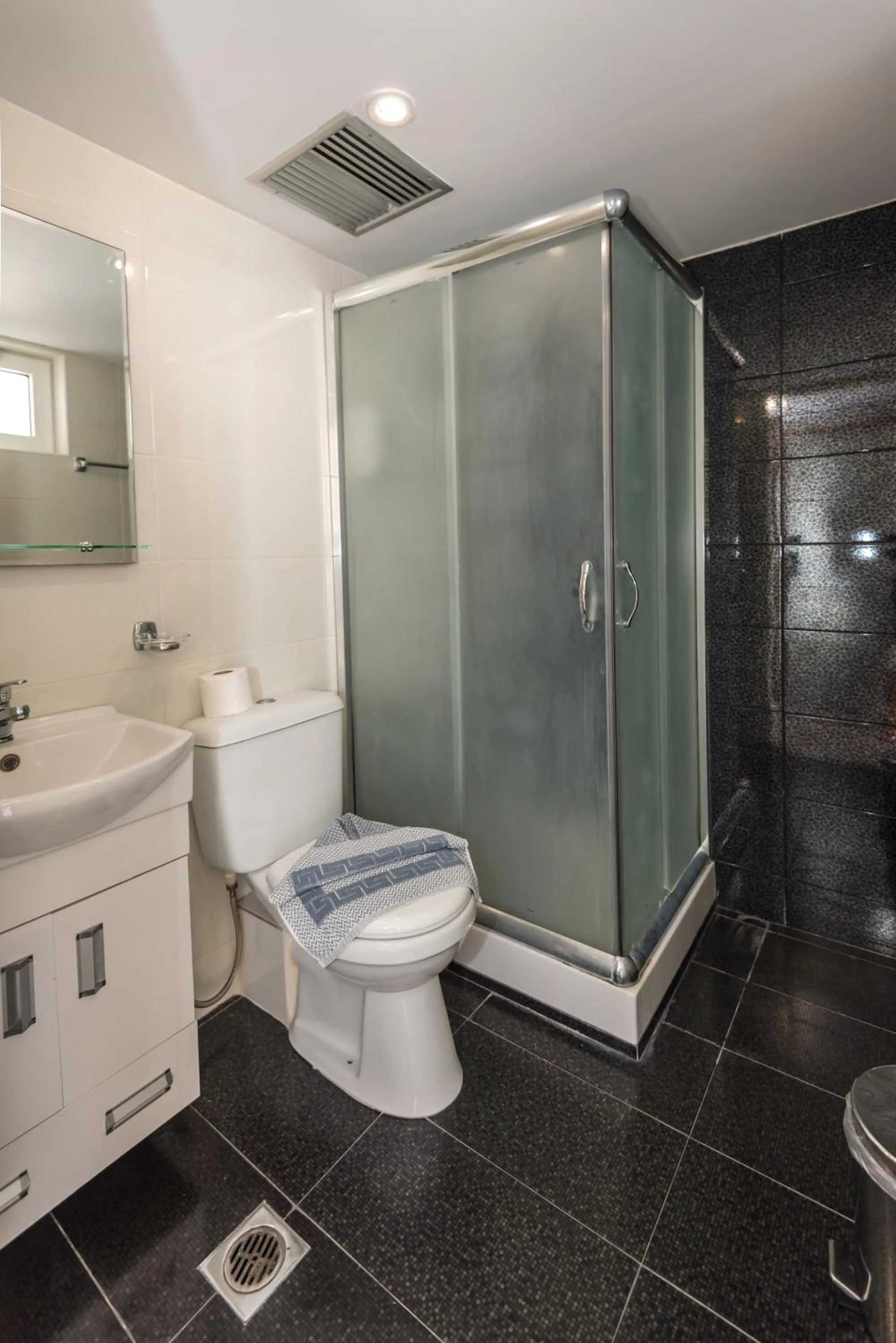 Bathroom in Palm Beach Hotel - Adults only