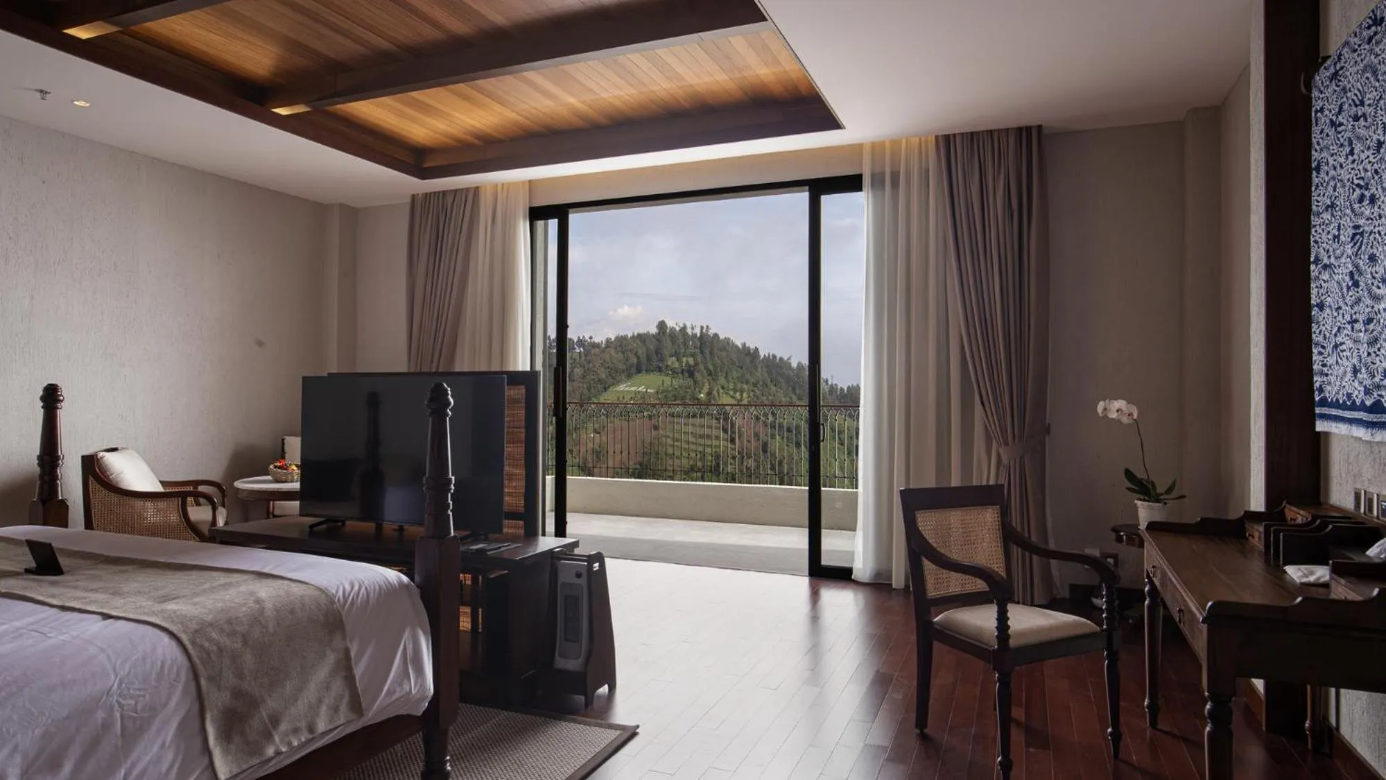 Photo of the whole room, Bed in Plataran Bromo