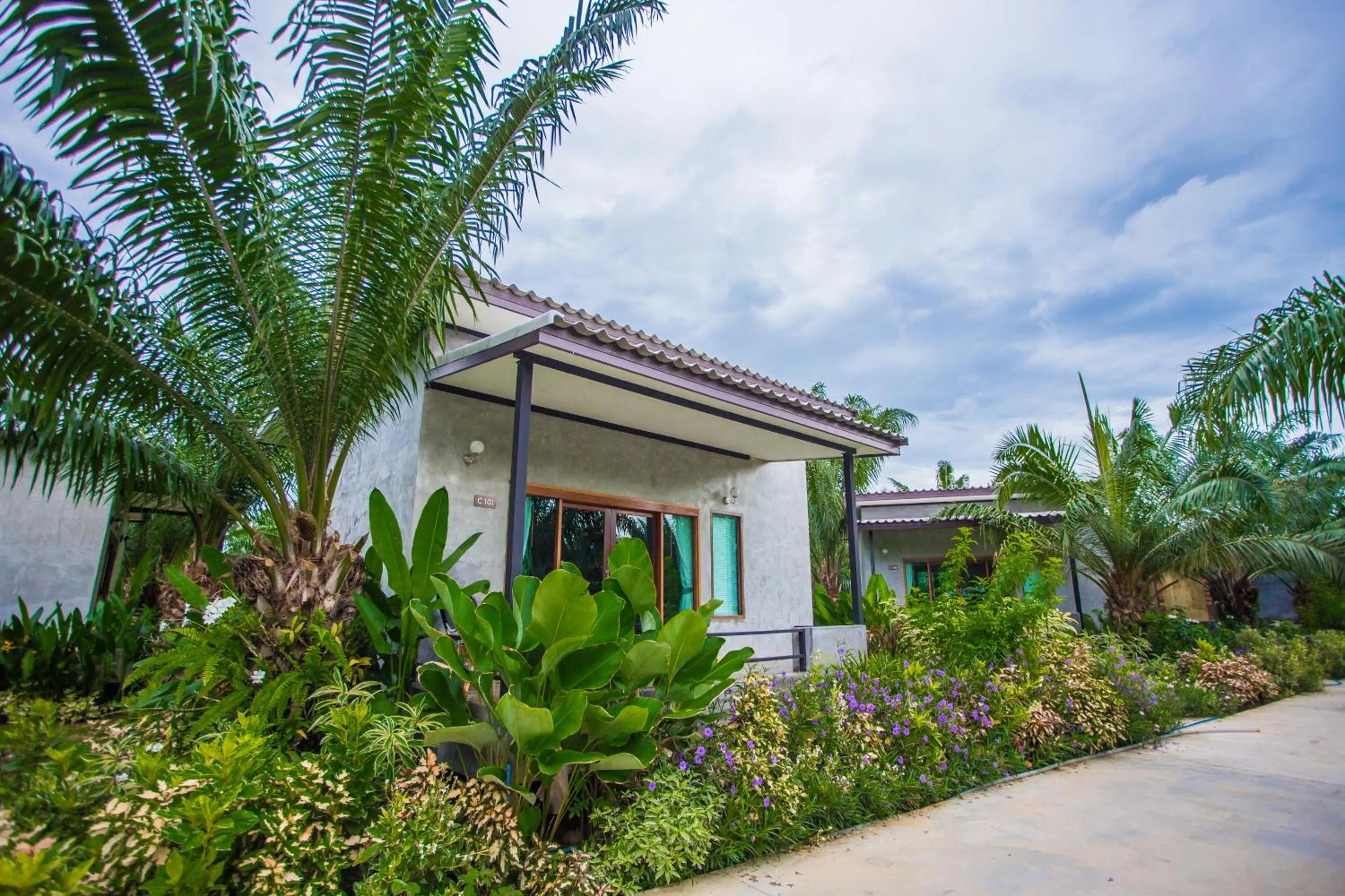 Property building in Palm Pran Resort