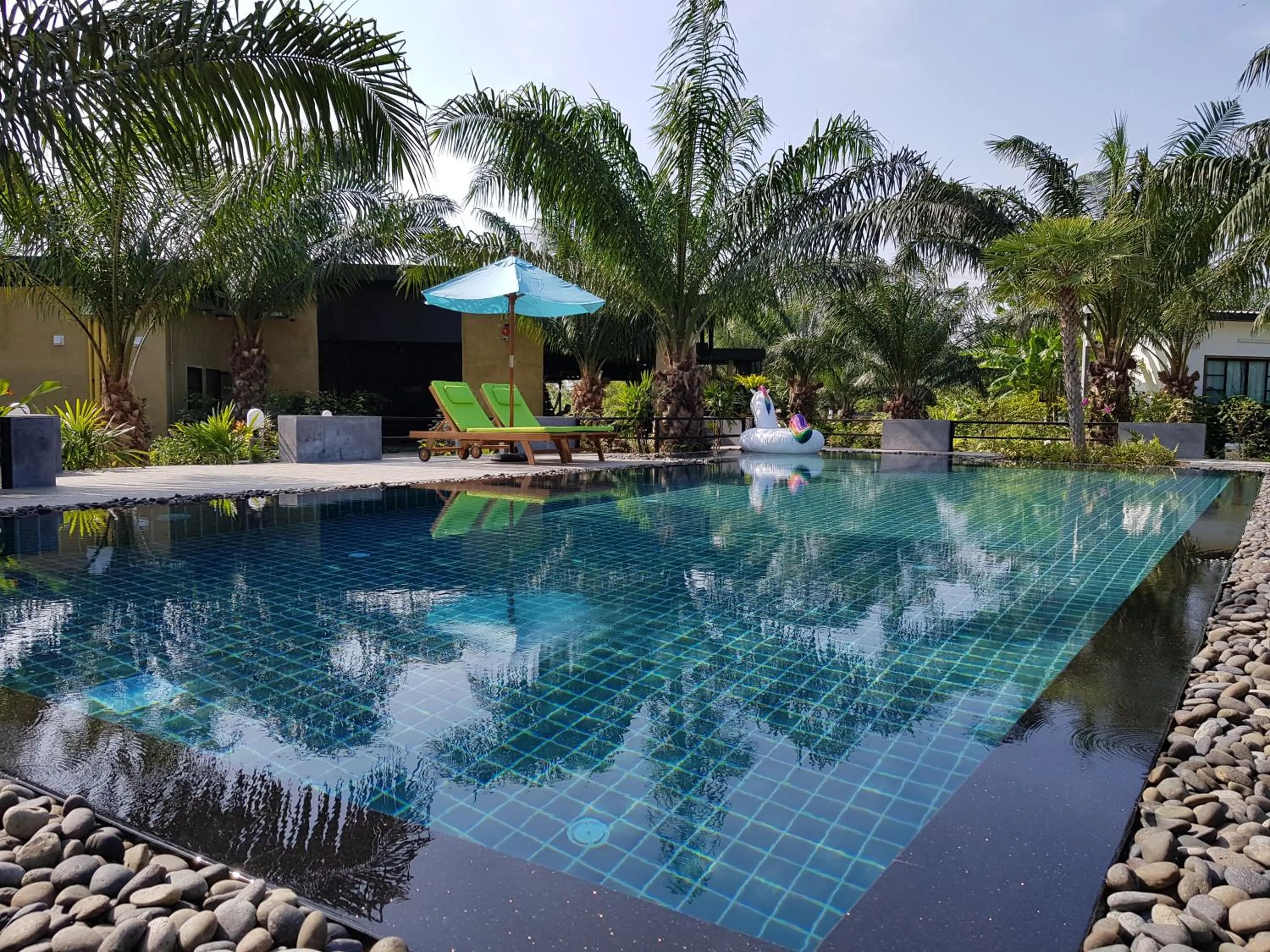 Swimming pool in Palm Pran Resort