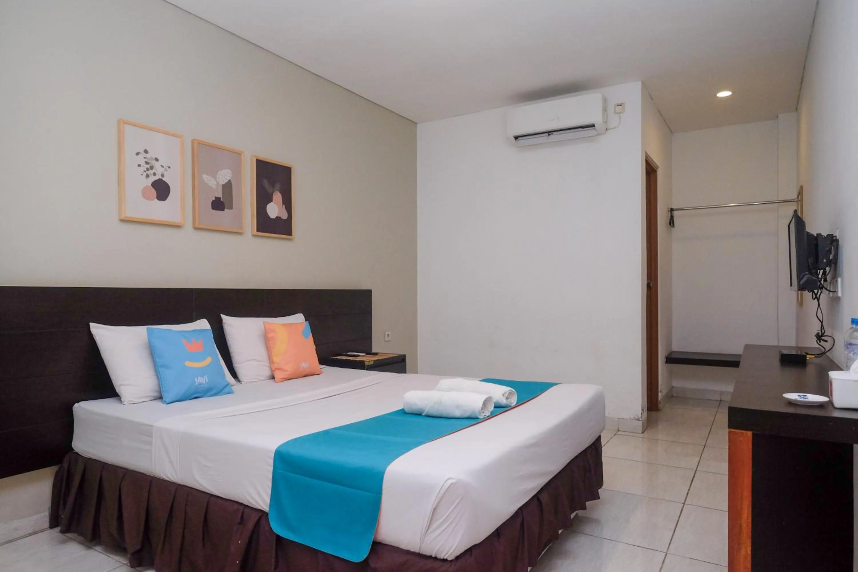 Bedroom, Bed in Sans Hotel Prime Cailendra Yogyakarta by RedDoorz