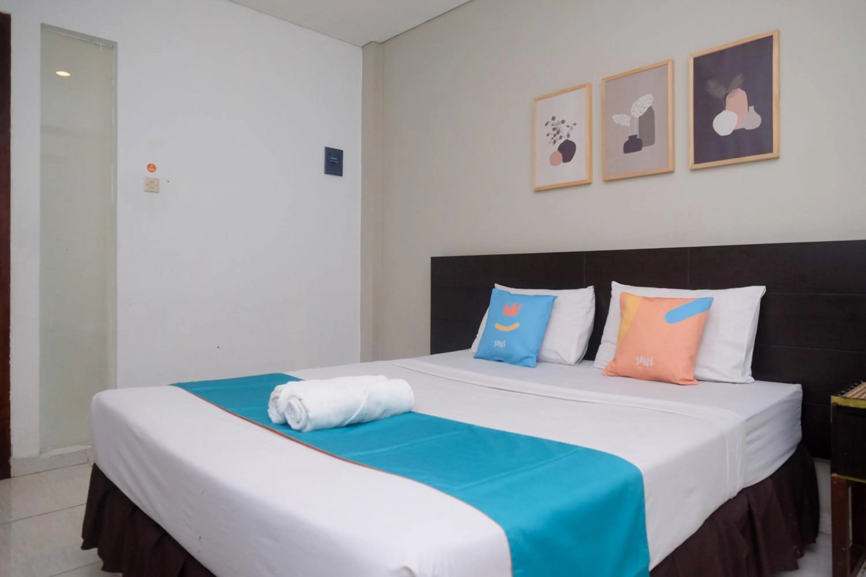 Bedroom, Bed in Sans Hotel Prime Cailendra Yogyakarta by RedDoorz