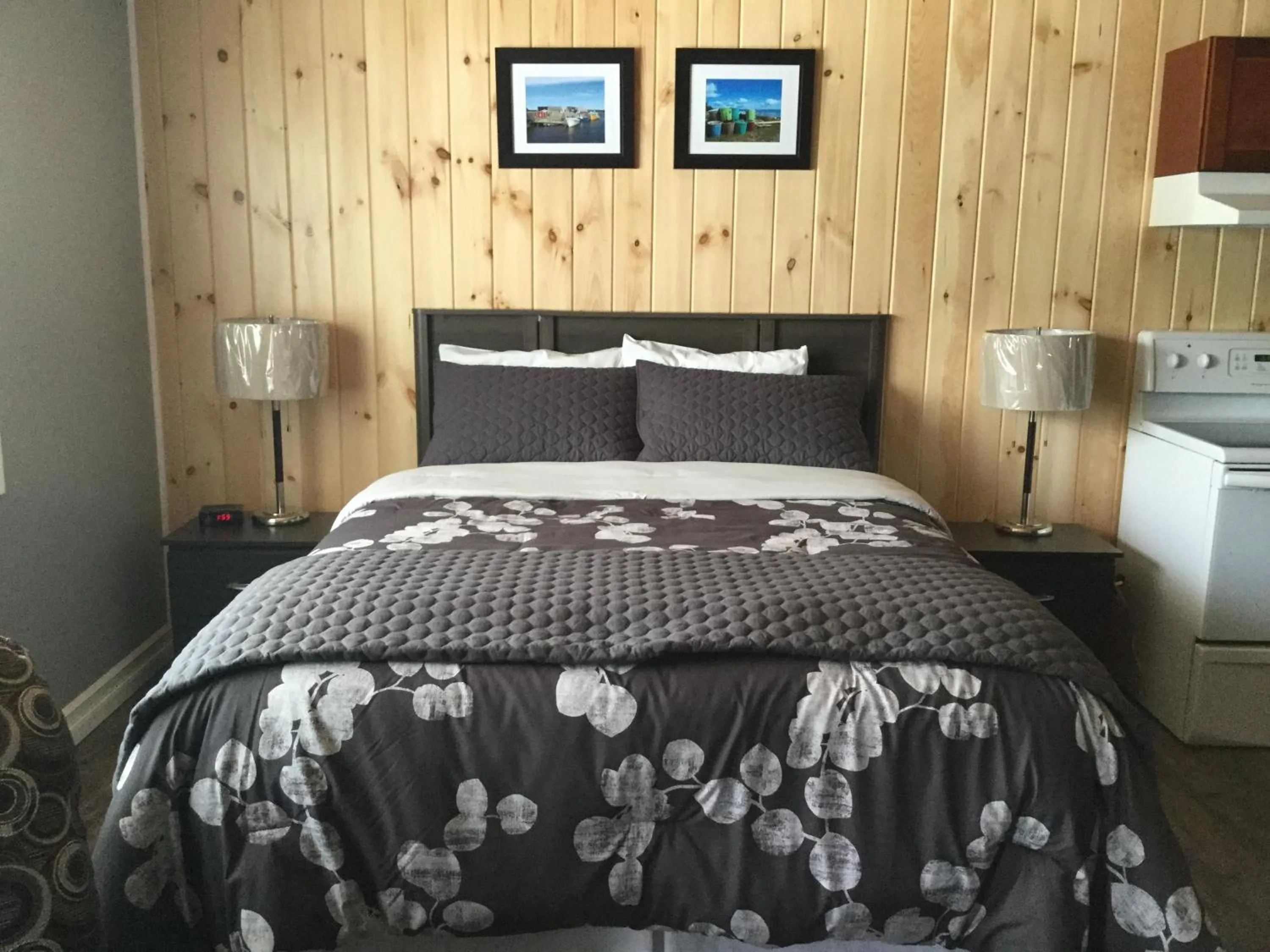 Bed in Mackenzie Motel & Cottages