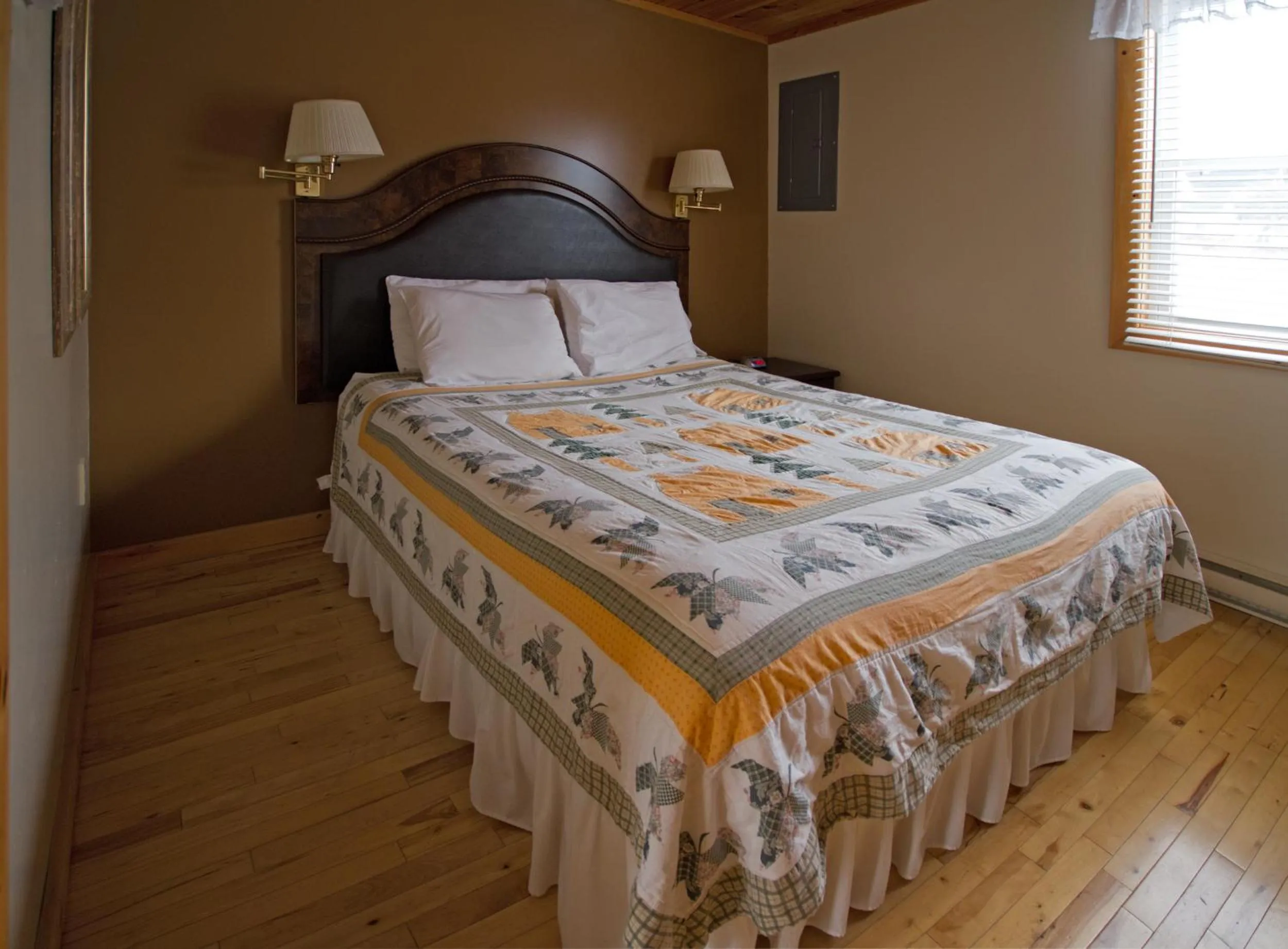 Bed in Mackenzie Motel & Cottages
