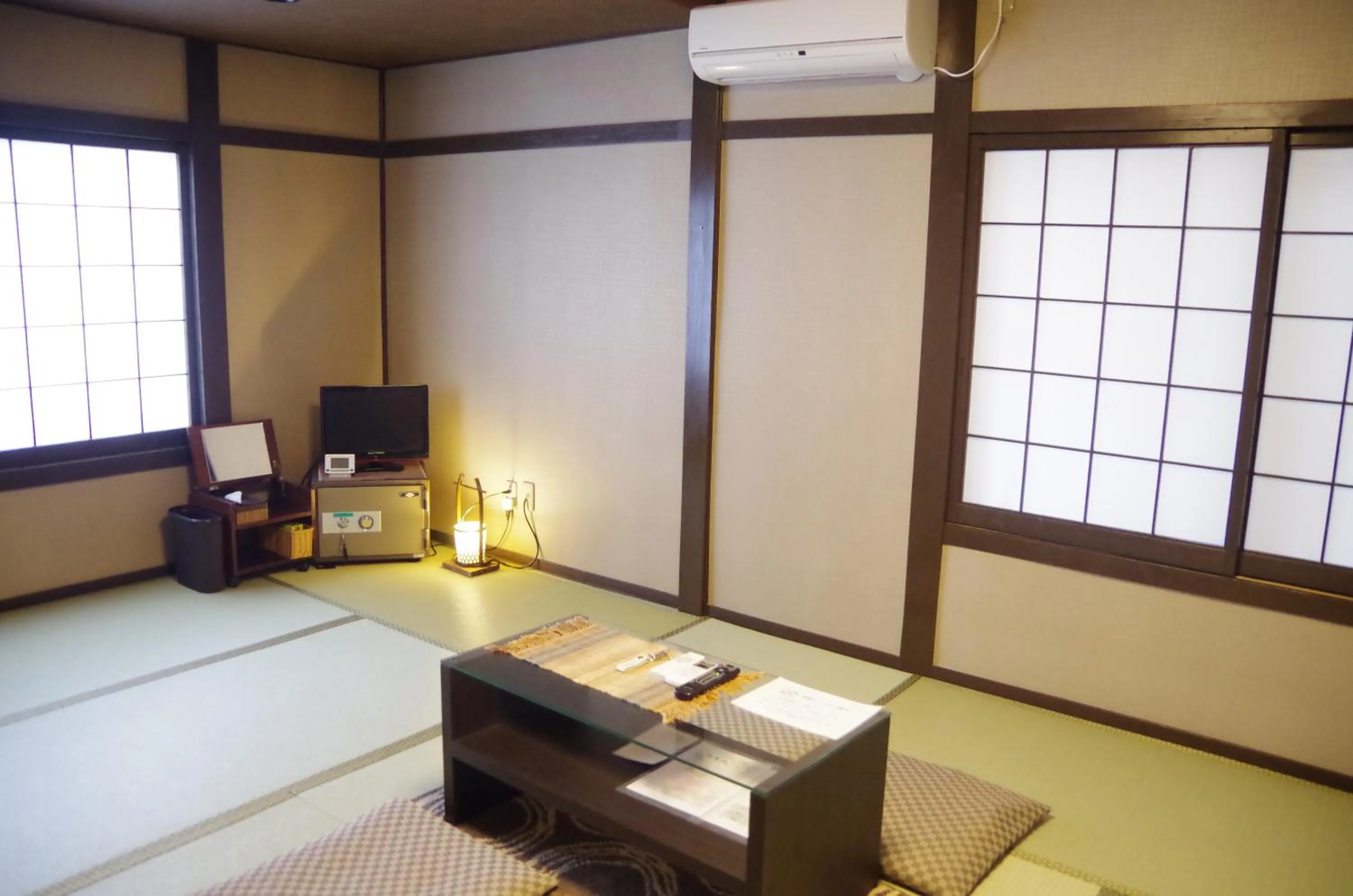 Photo of the whole room, Bed in Ryoso Chatani
