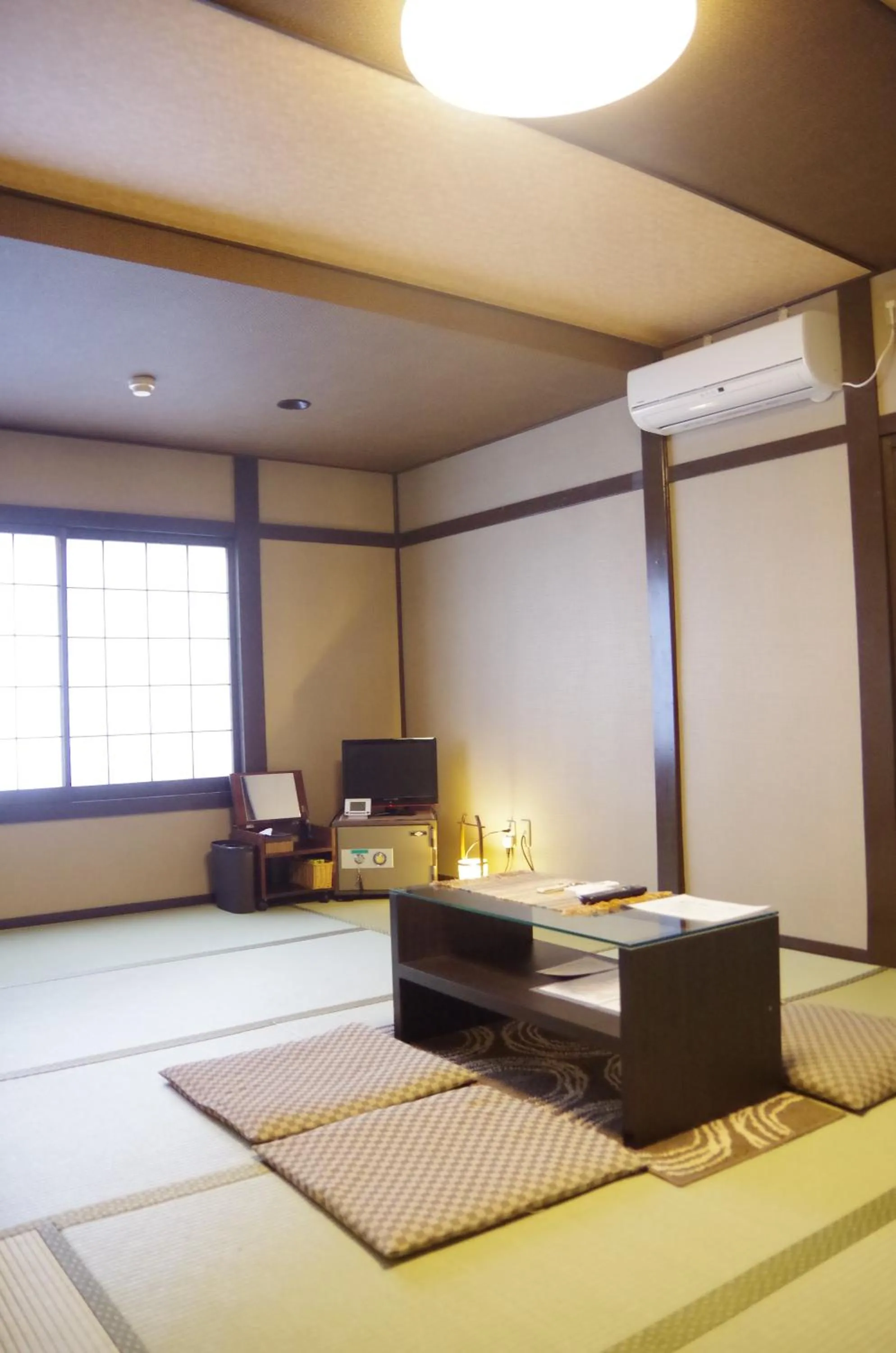 Photo of the whole room in Ryoso Chatani