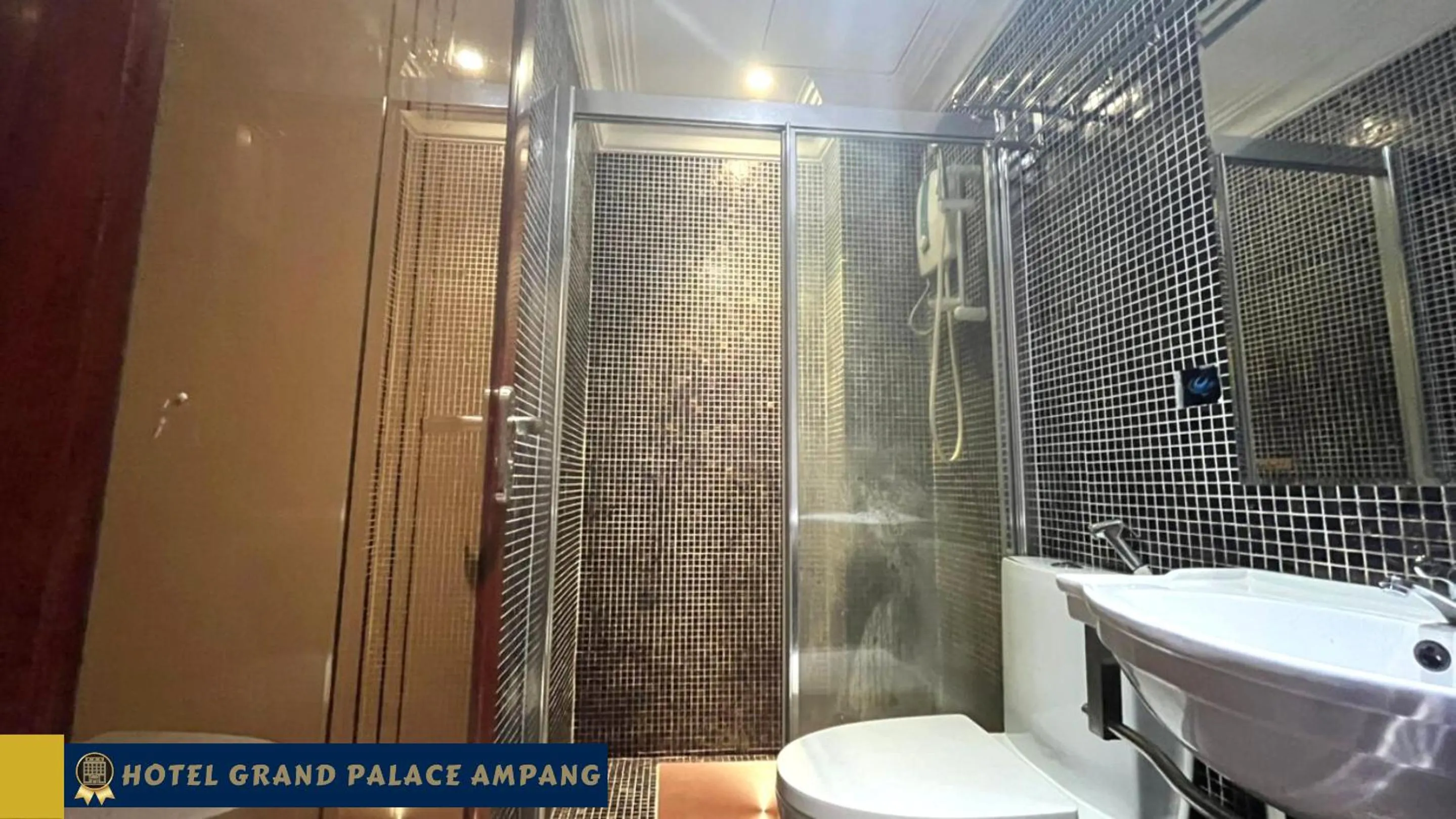 Shower in Hotel Grand Palace Ampang