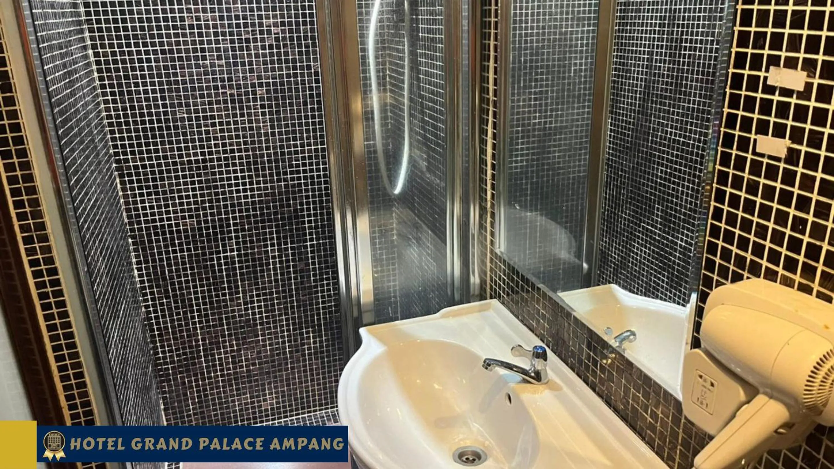 Shower in Hotel Grand Palace Ampang