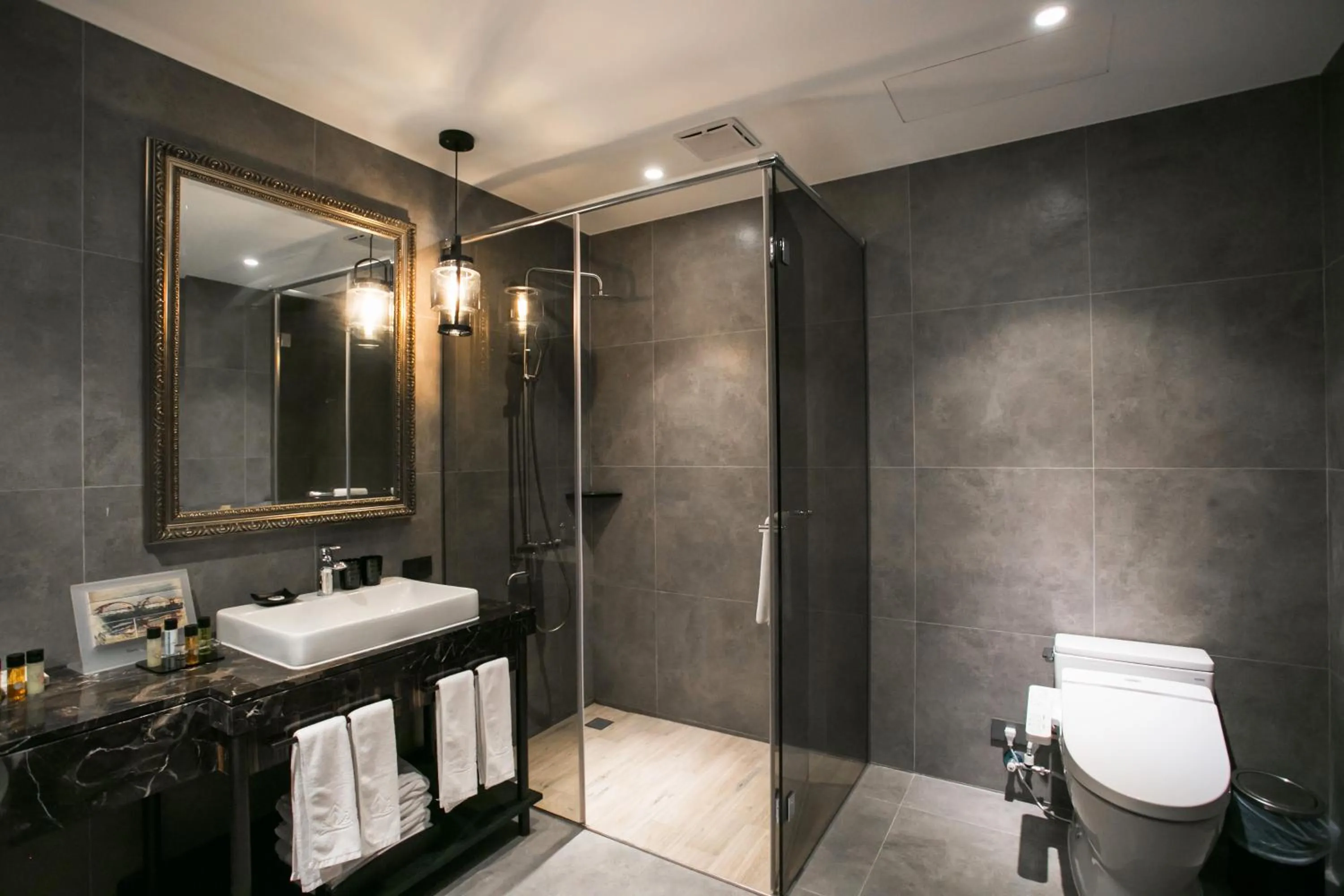 Toilet in Saint Art Hotel