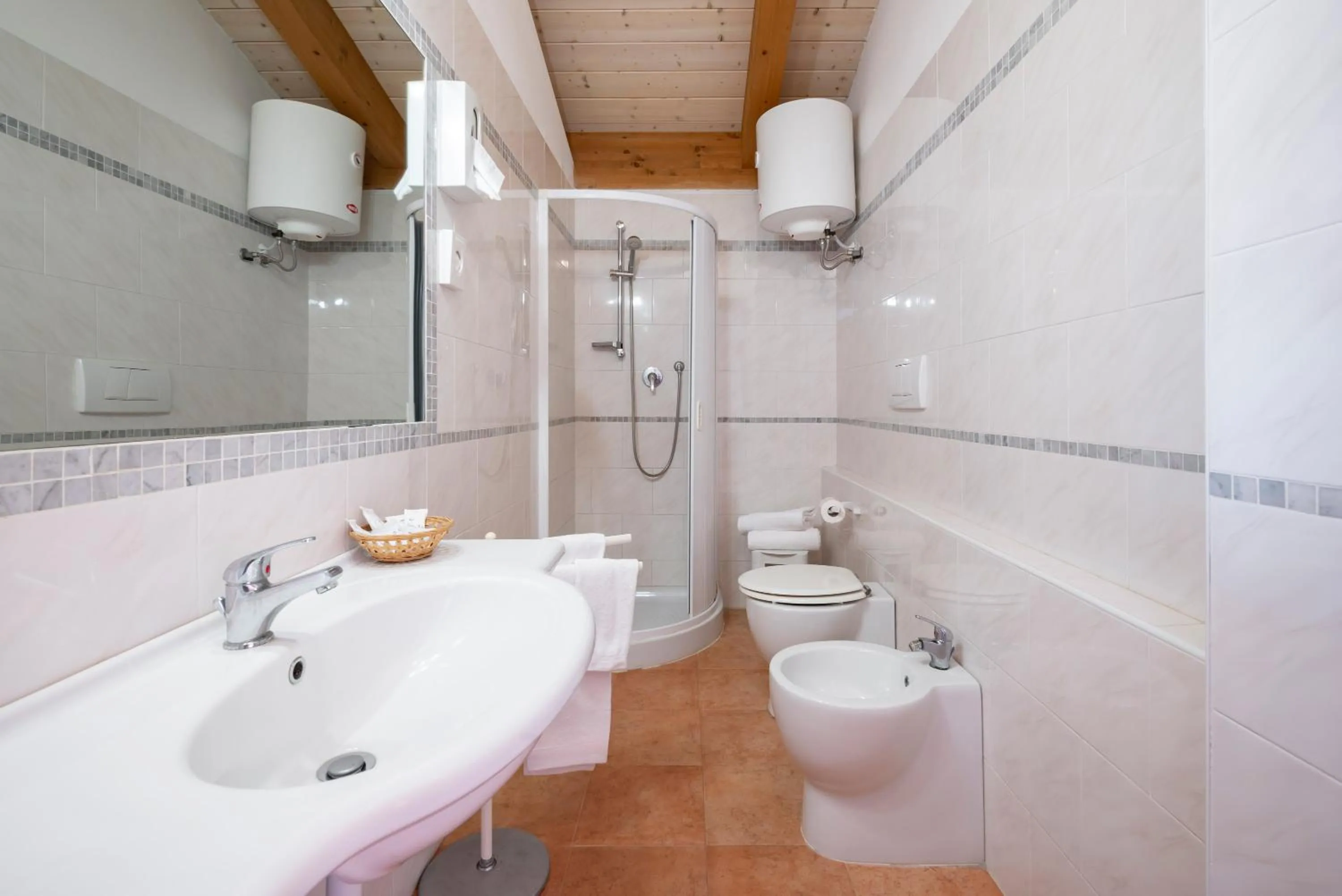 Bathroom in Lola Piccolo Hotel e Appartamenti