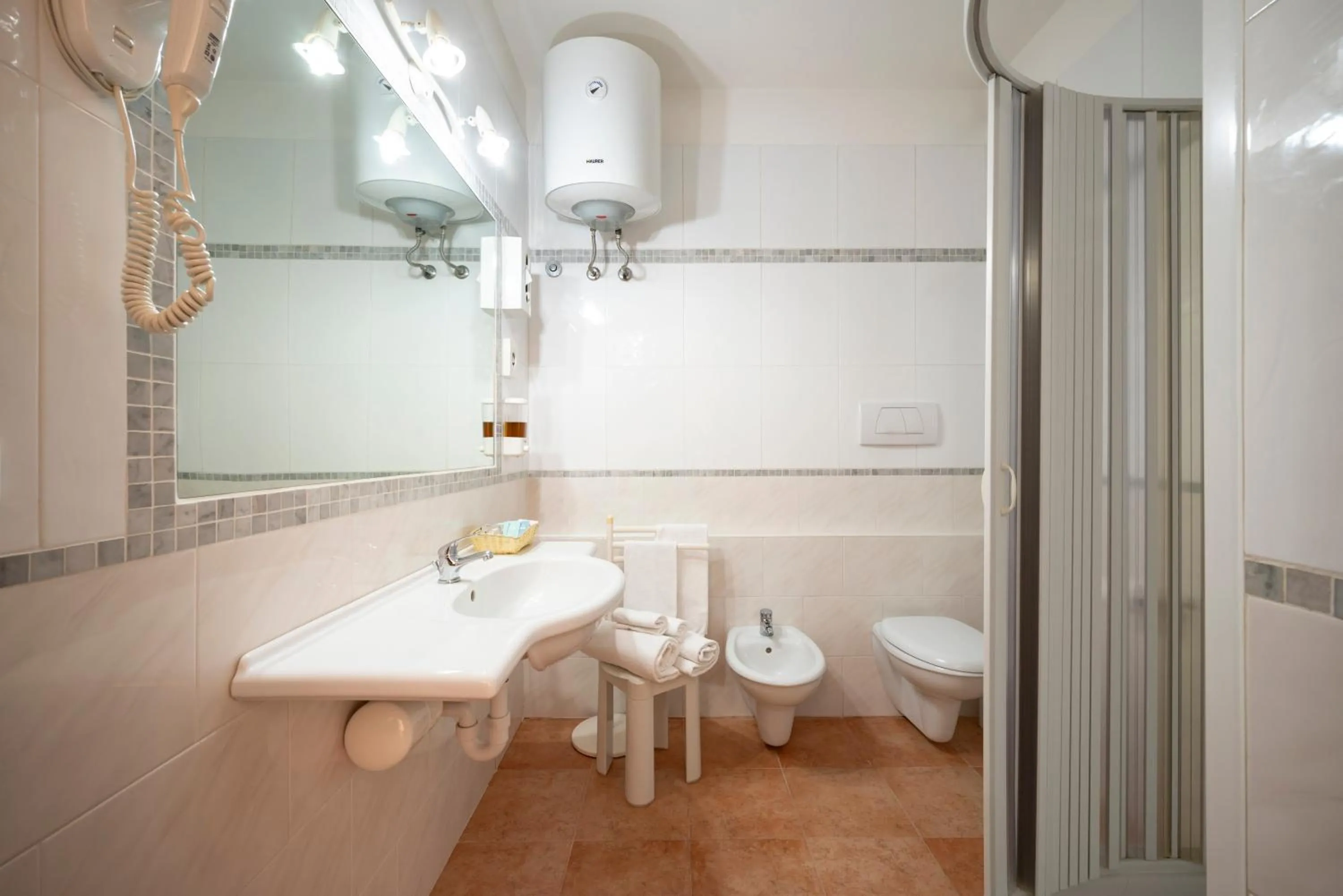 Bathroom in Lola Piccolo Hotel e Appartamenti