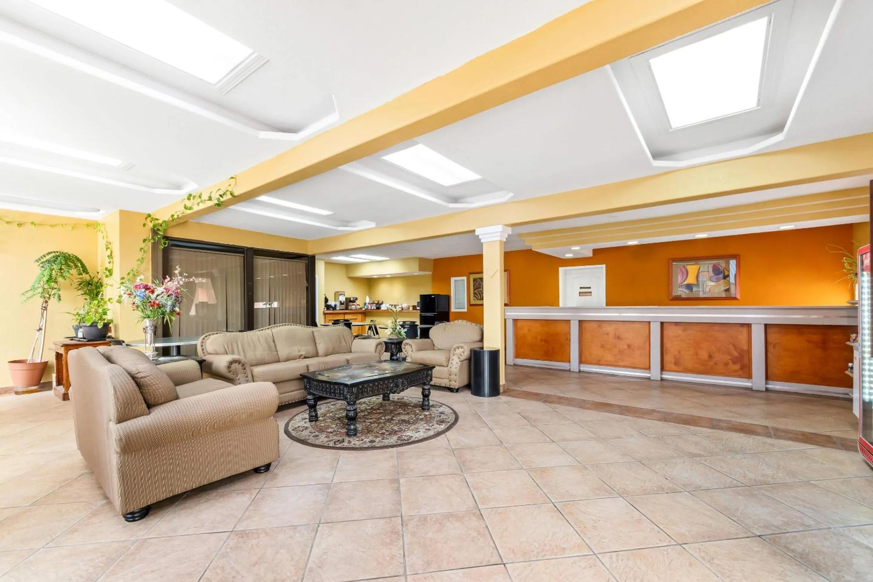 Lobby or reception in Econo Lodge Del Rio