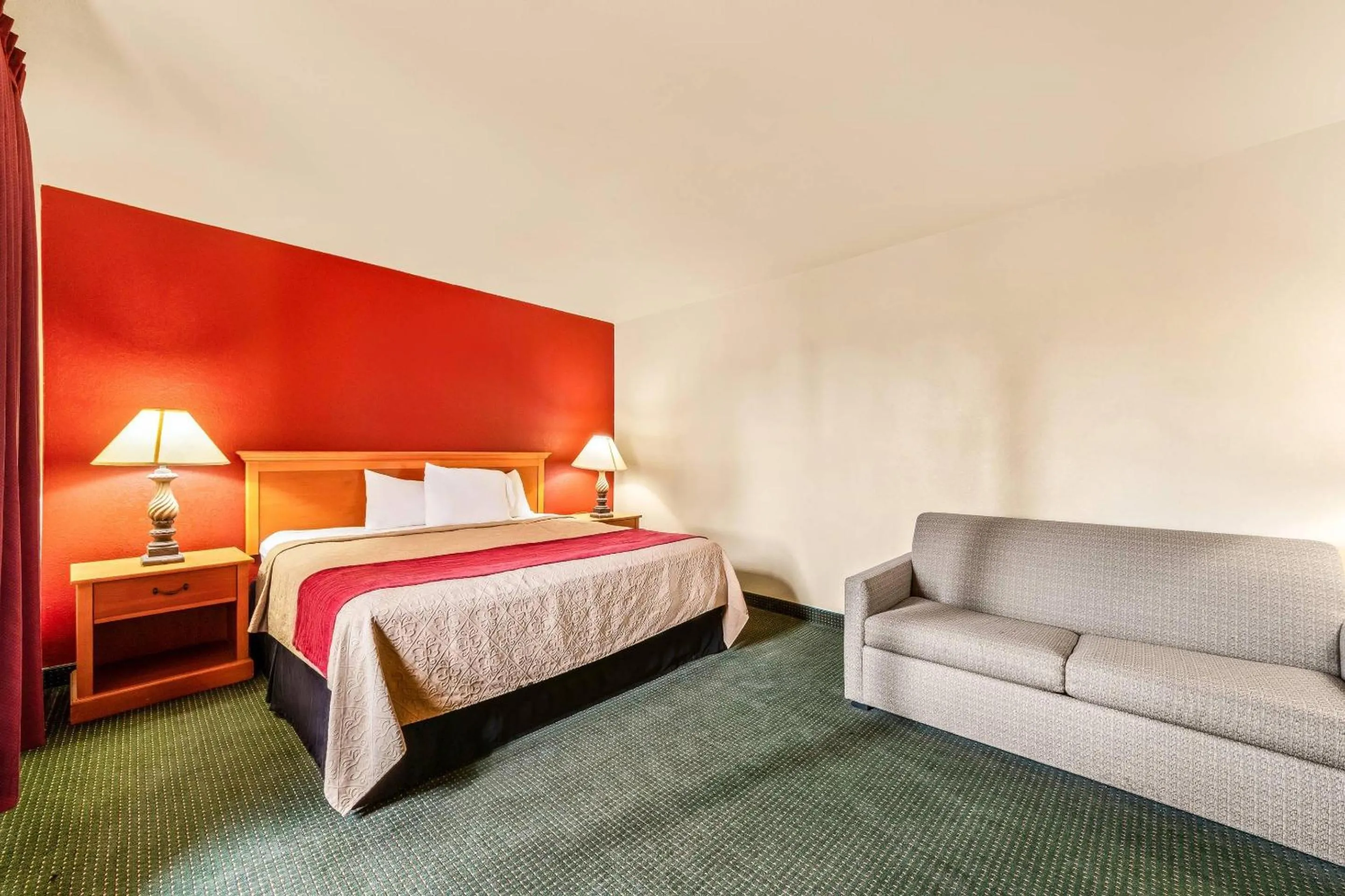 Bedroom, Bed in Econo Lodge Del Rio