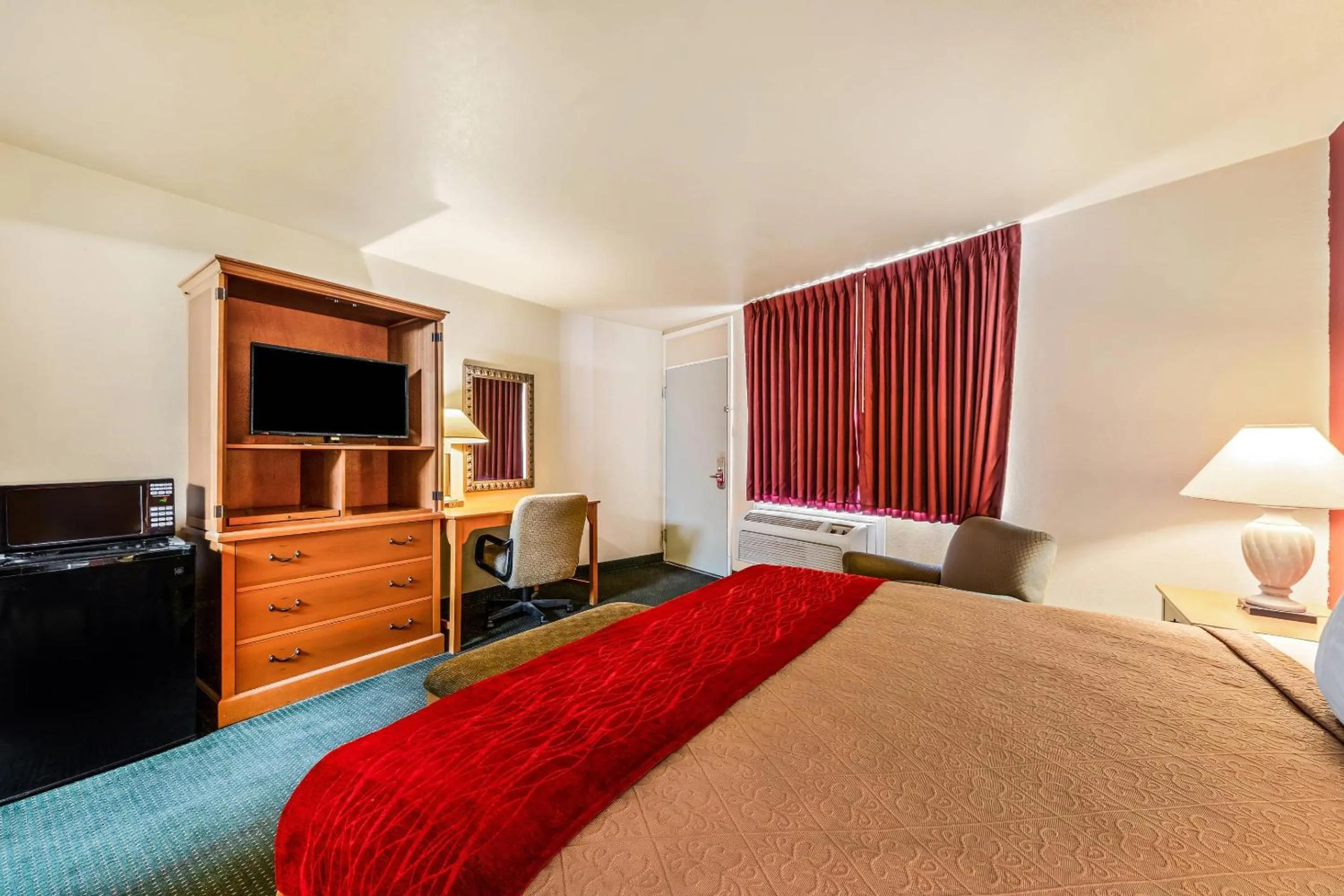 Bedroom, Bed in Econo Lodge Del Rio