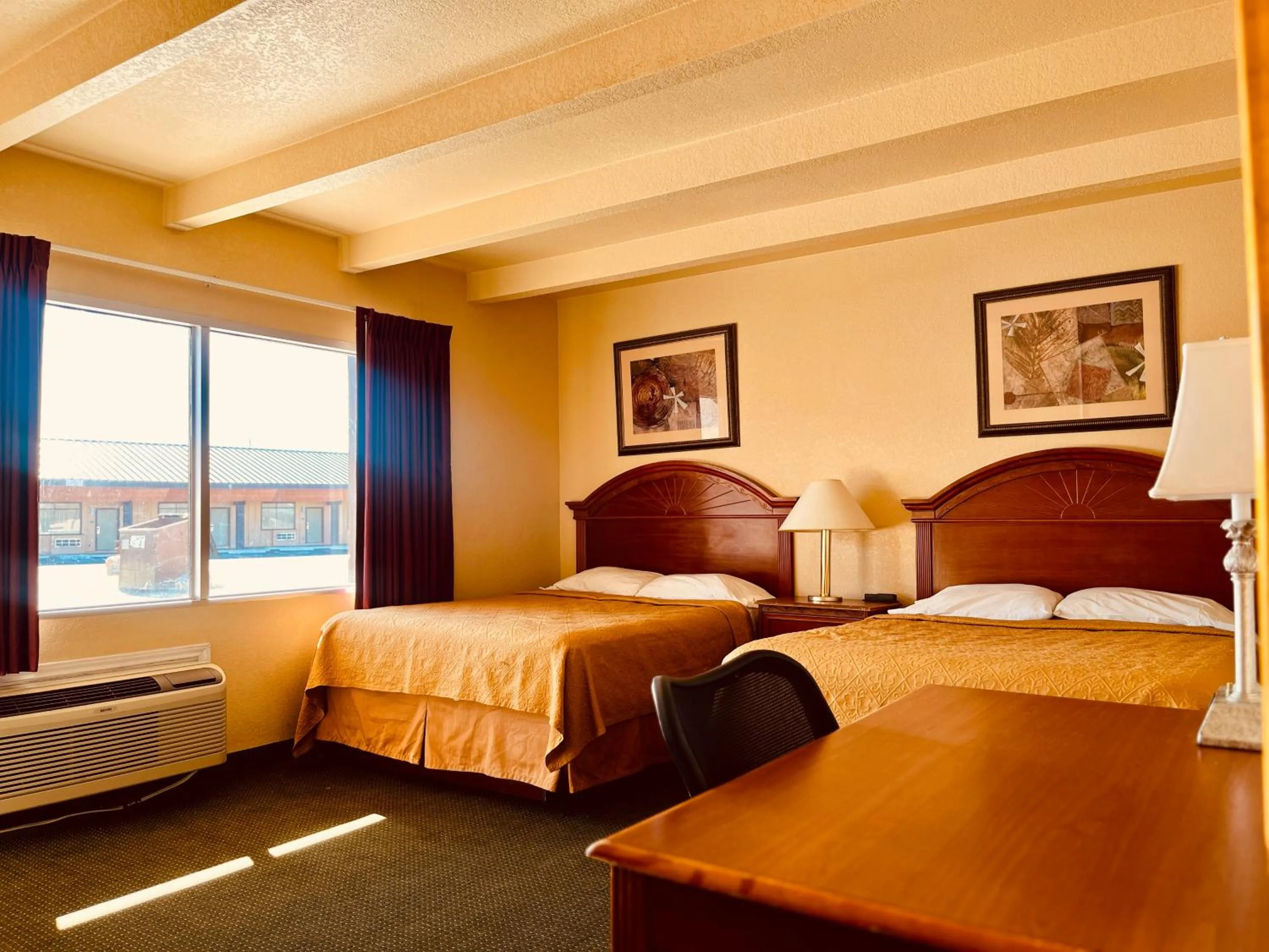 Bed in Econo Lodge Del Rio