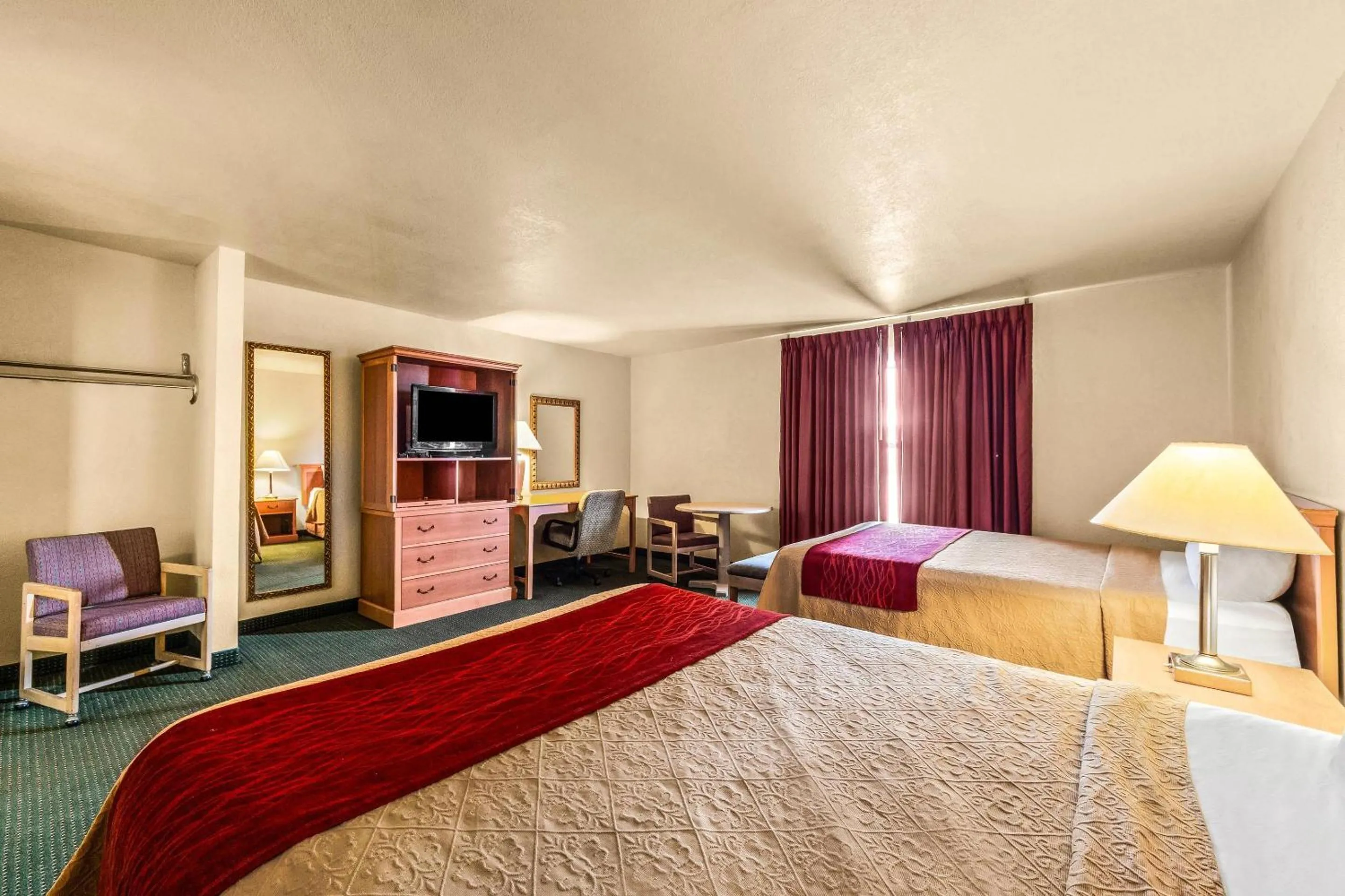 Bedroom, Bed in Econo Lodge Del Rio