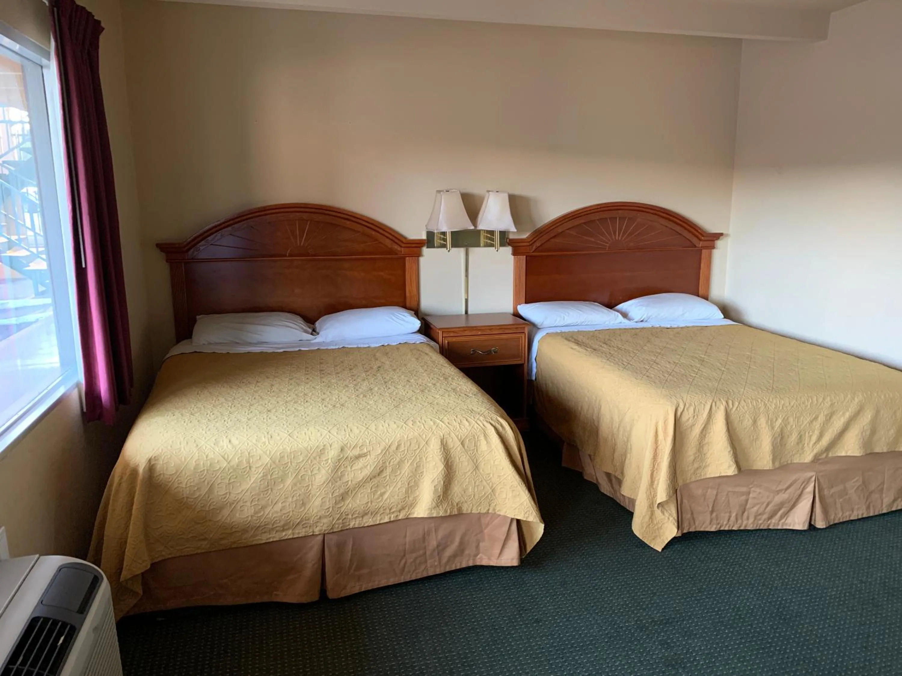 Bed in Econo Lodge Del Rio