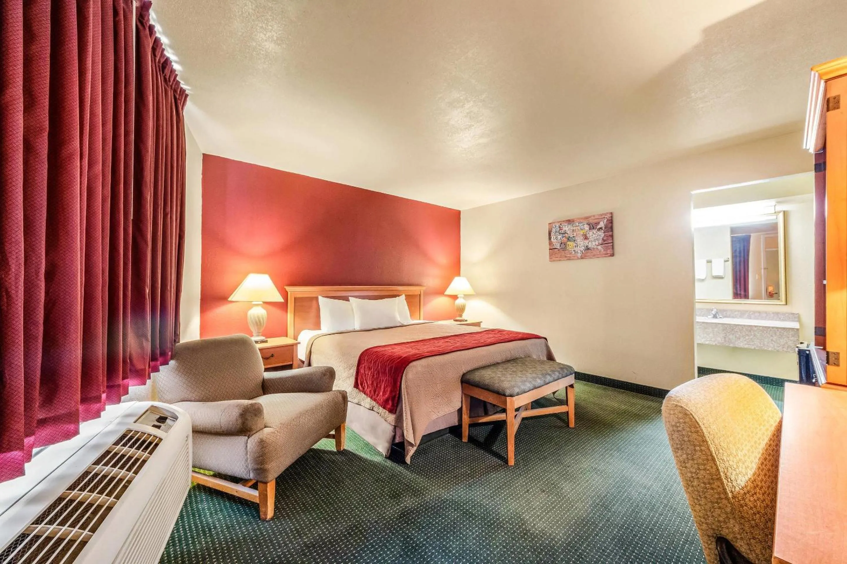 Bedroom, Bed in Econo Lodge Del Rio