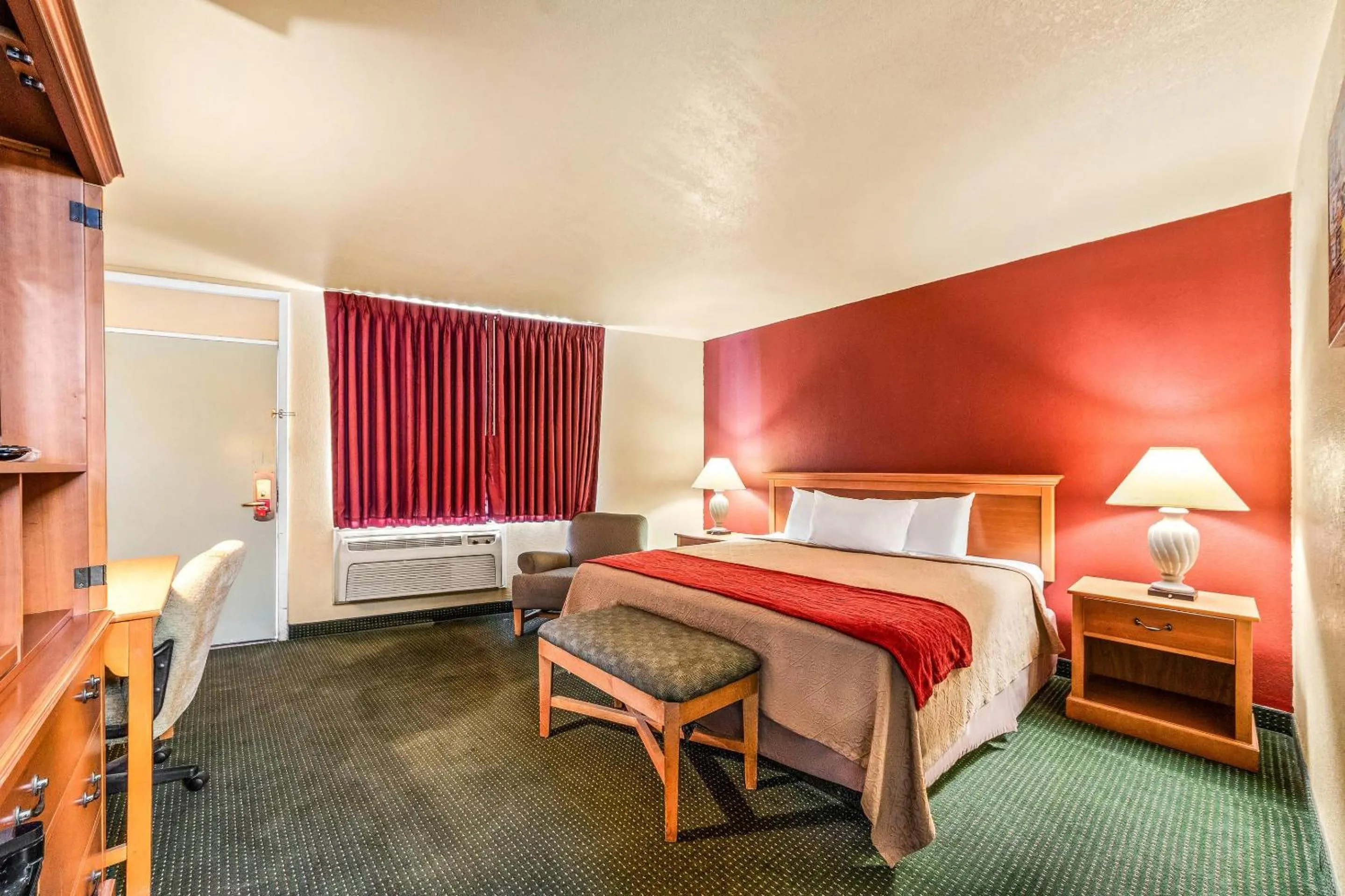 Bedroom, Bed in Econo Lodge Del Rio