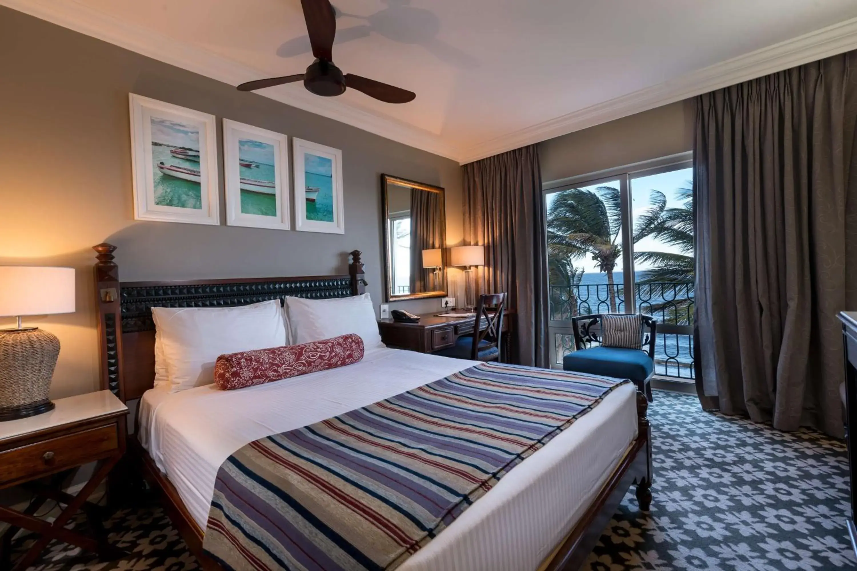 Superior Room 1 Queen Bed Non Smoking - single occupancy in Southern Sun Maputo Superior Room 1 Queen Bed Non Smoking - single occupancy in Southern Sun Maputo