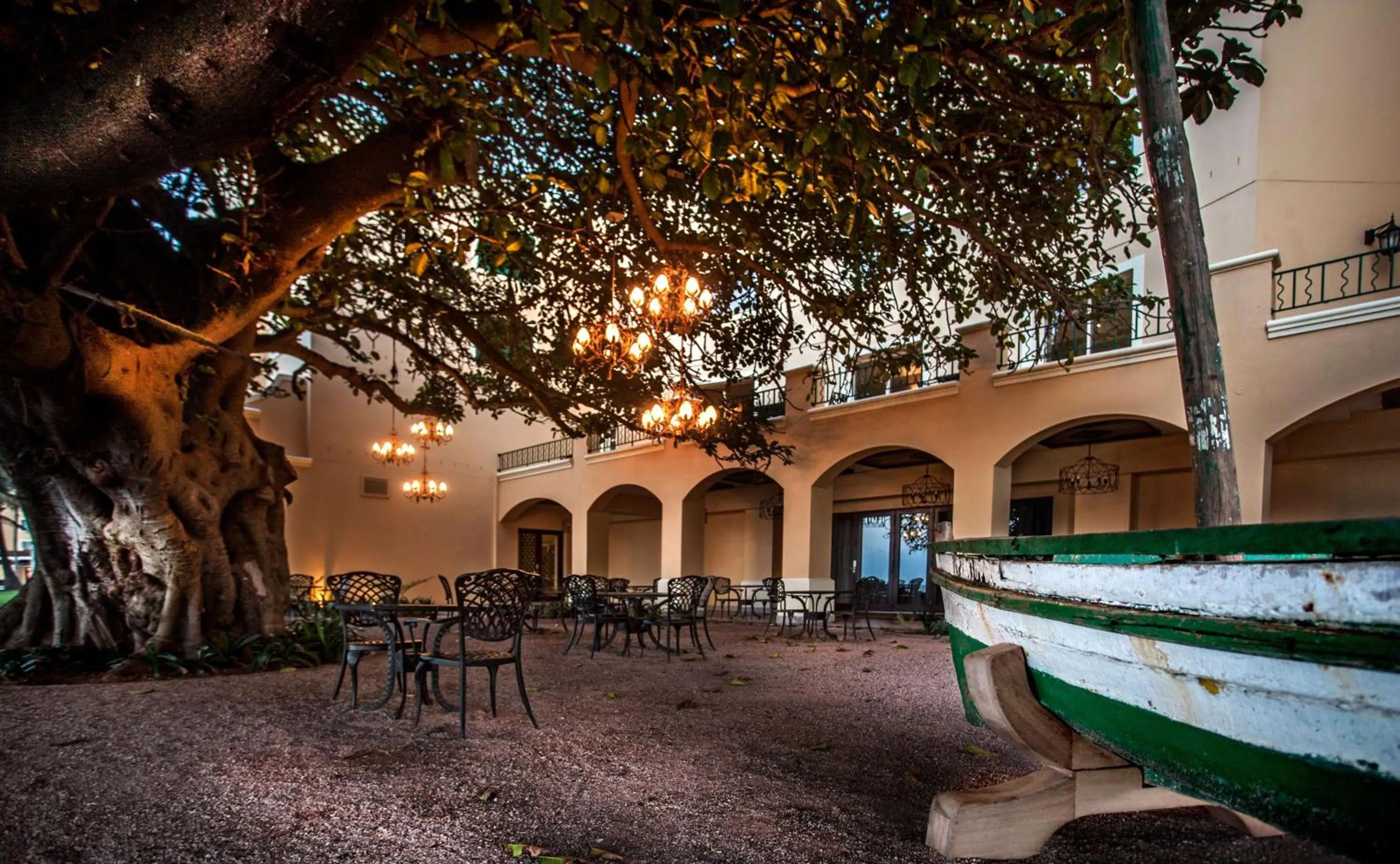 Lounge or bar in Southern Sun Maputo