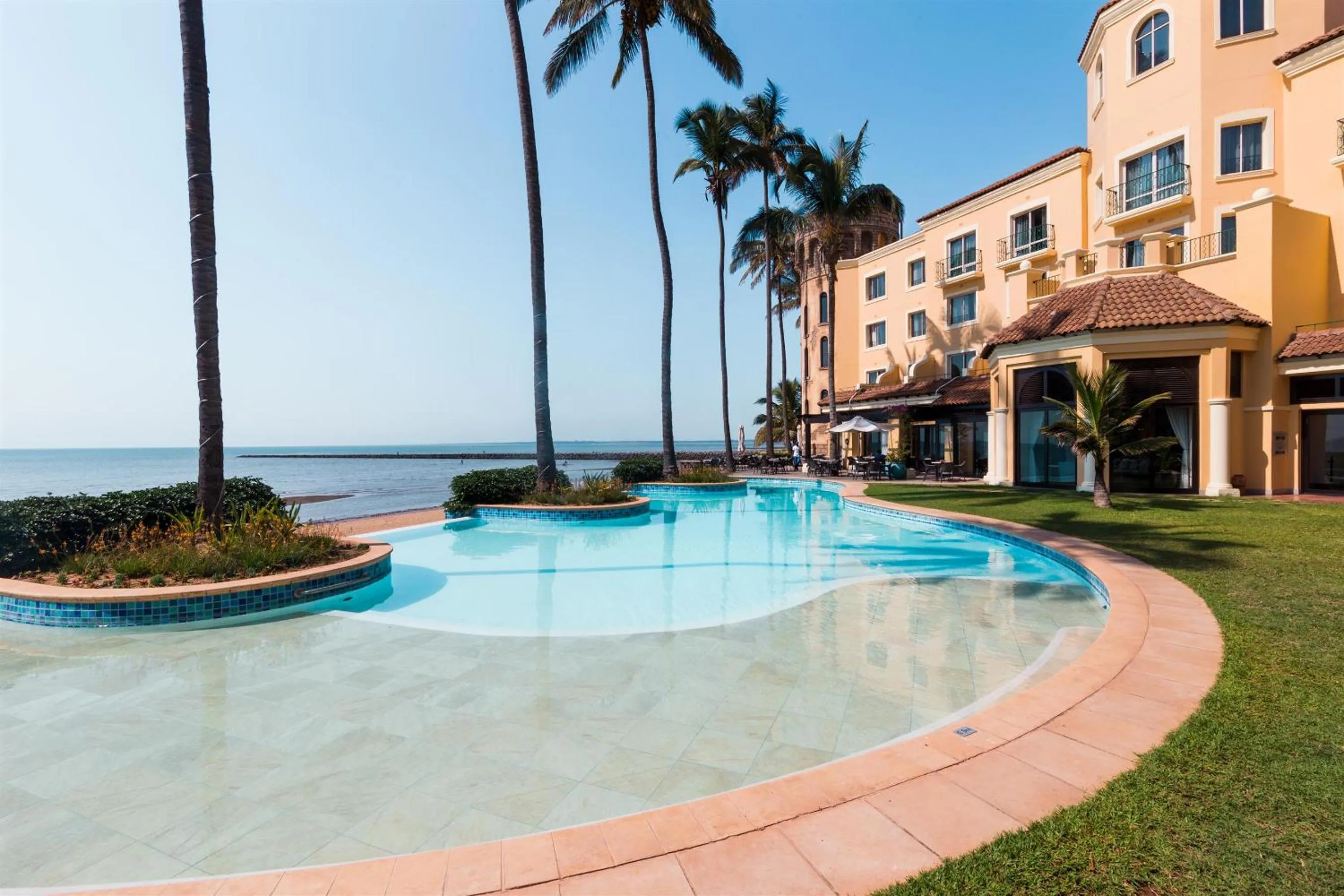 Swimming pool in Southern Sun Maputo