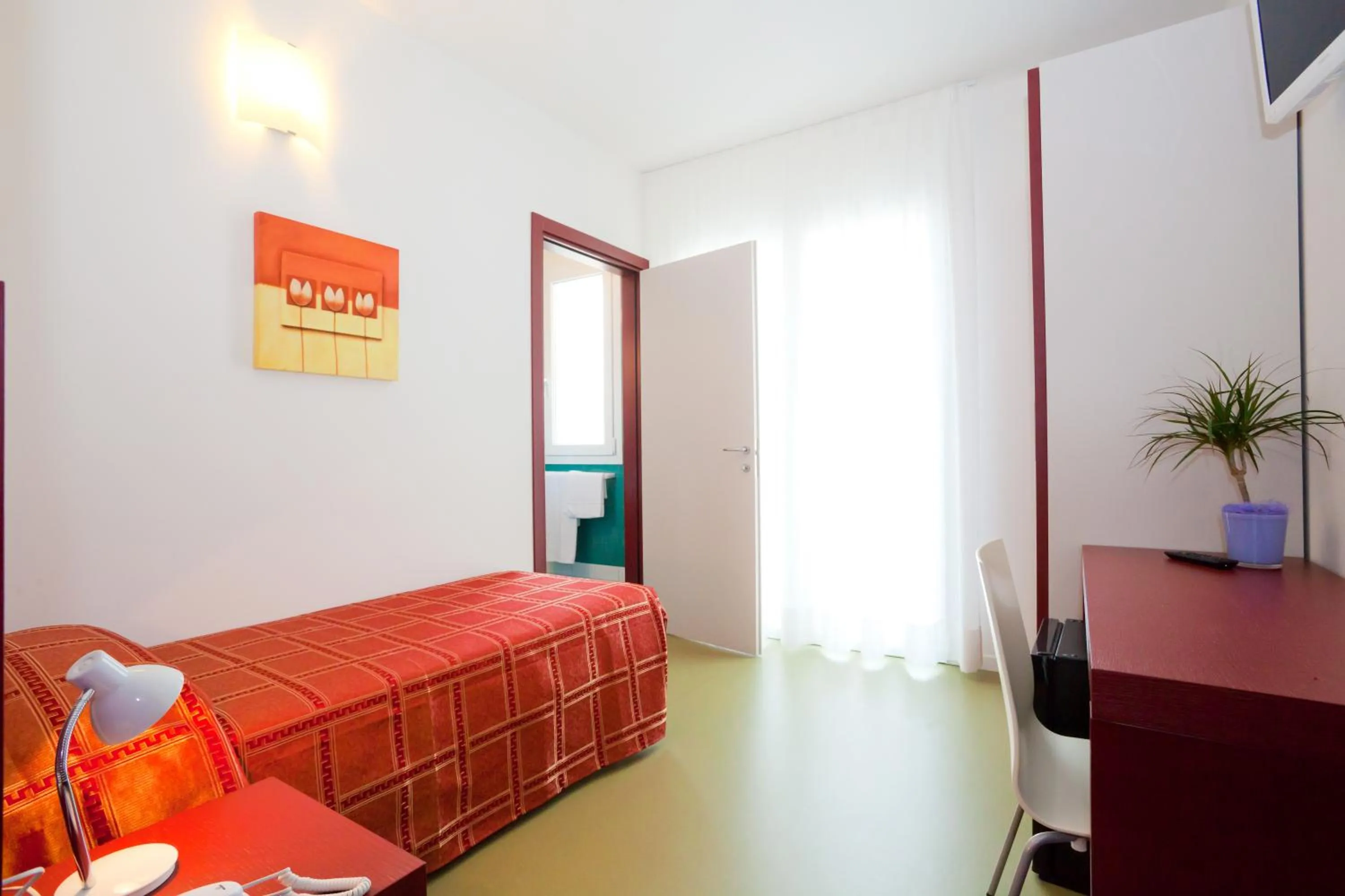 Day, Bed in Hotel Raffaello