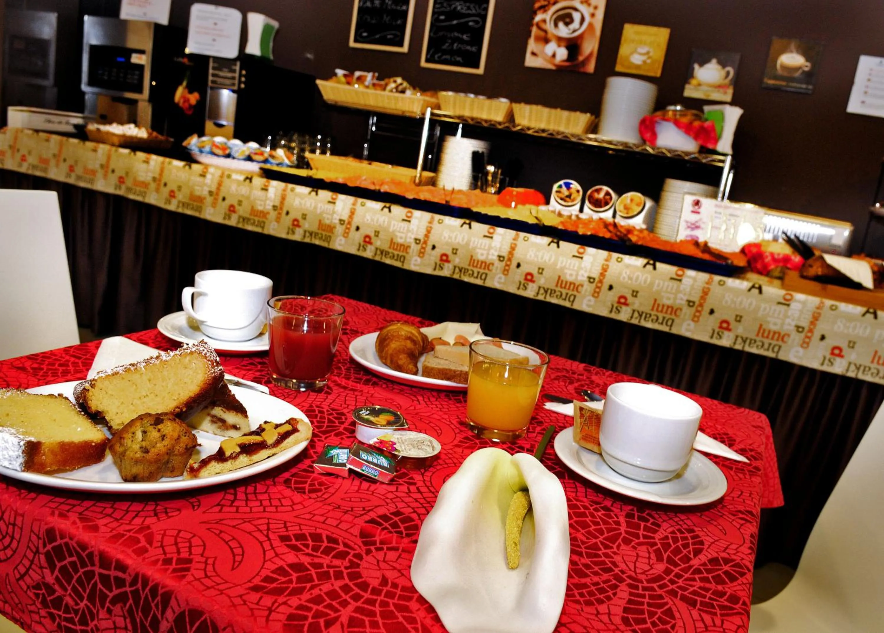 Restaurant/places to eat in Hotel Raffaello