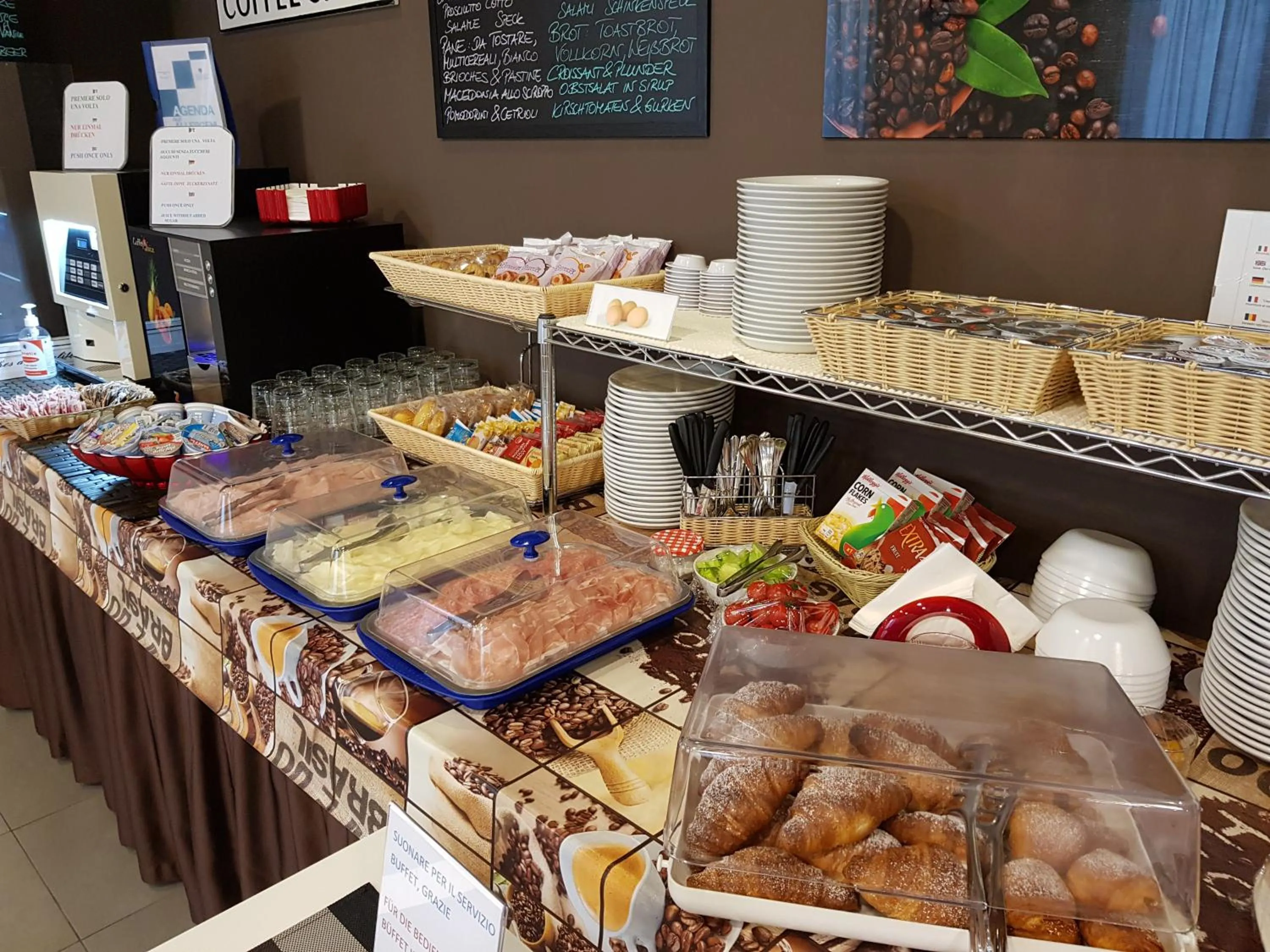 Restaurant/places to eat in Hotel Raffaello