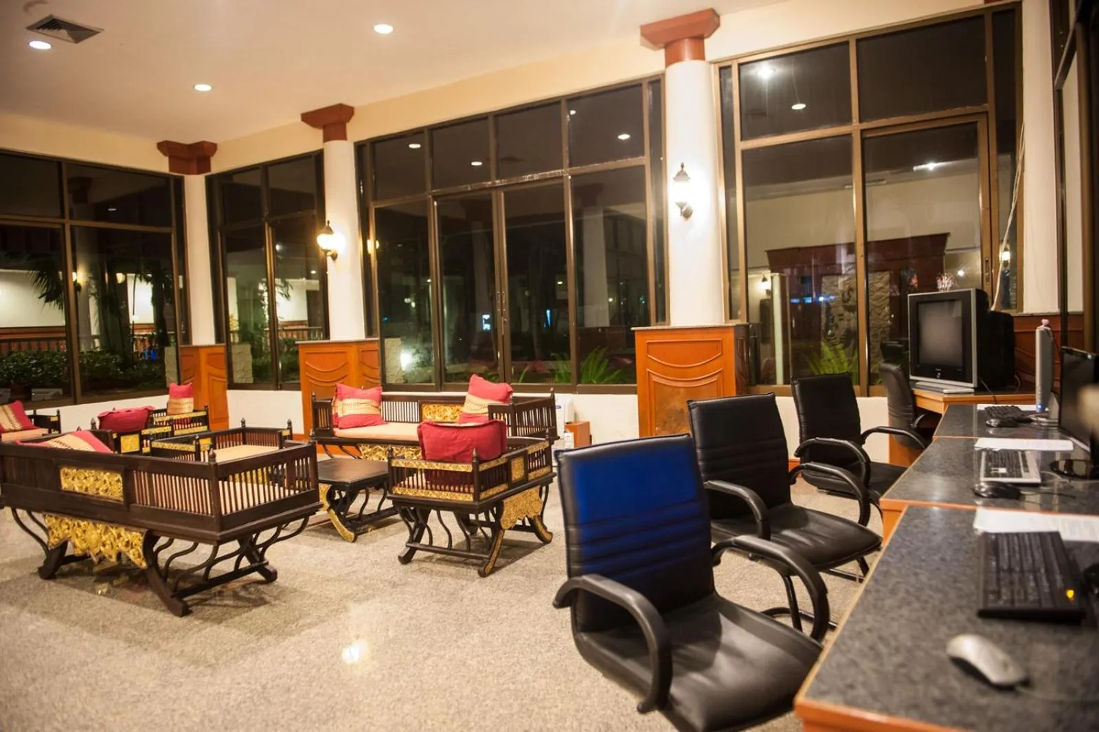 Phi Phi Island Cabana Hotel